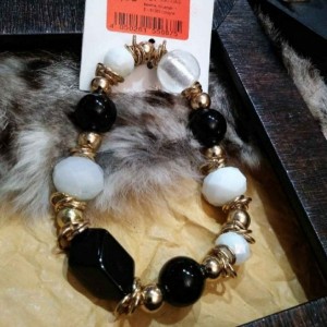 دستبند سیاه و سفید