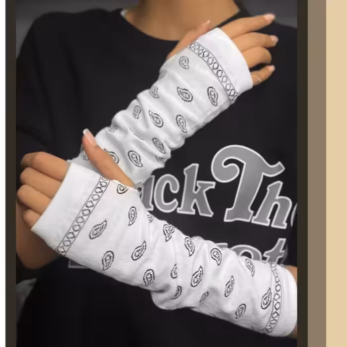 ساق دست اسپرت لاانگشتی طرح بته جقه زمینه سفید فری سایز