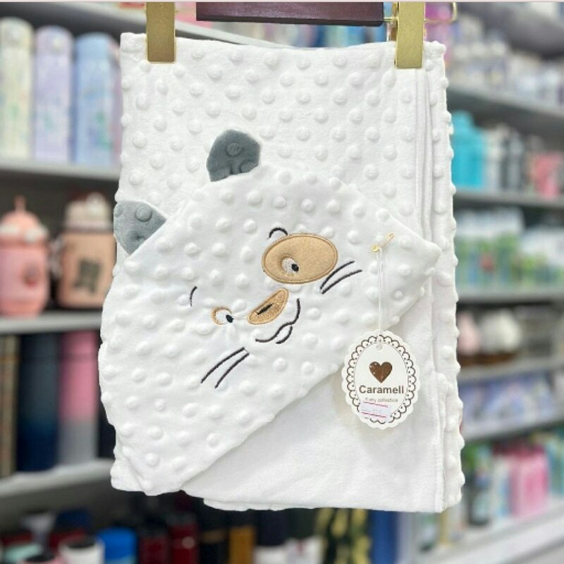 پتو دور پیچ کلاهدار نوزادی