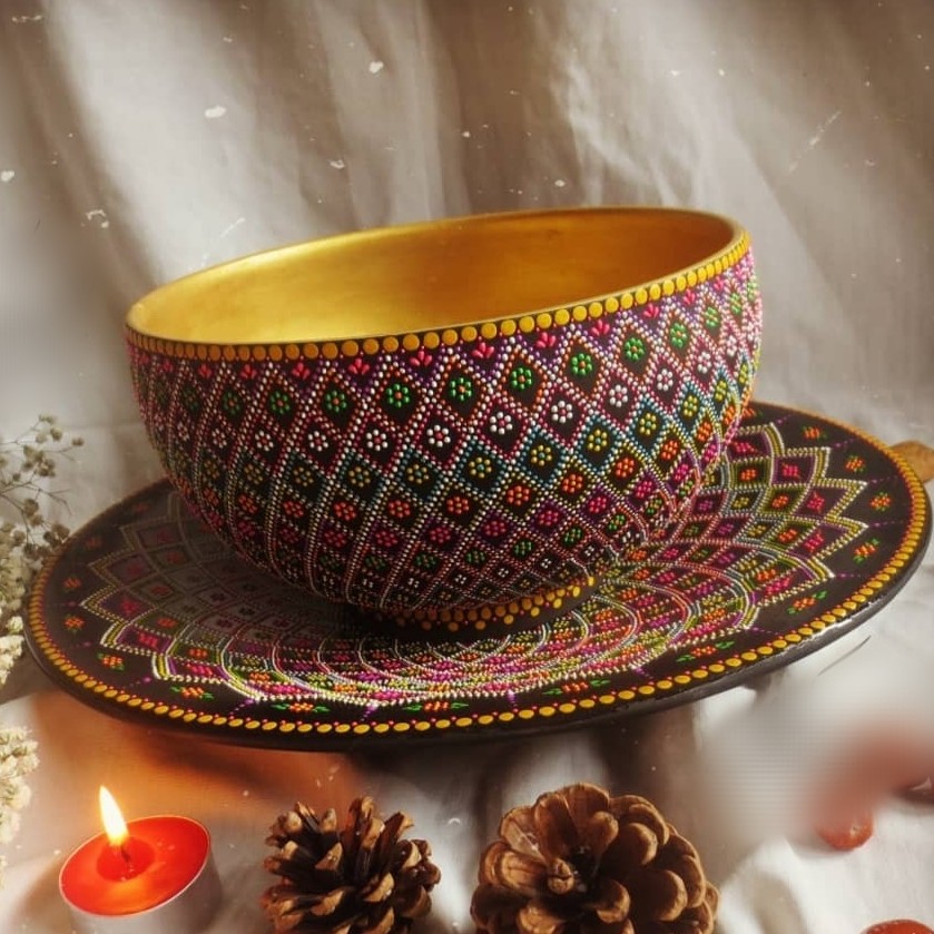 ست کاسه و بشقاب طلایی نقطه کوبی