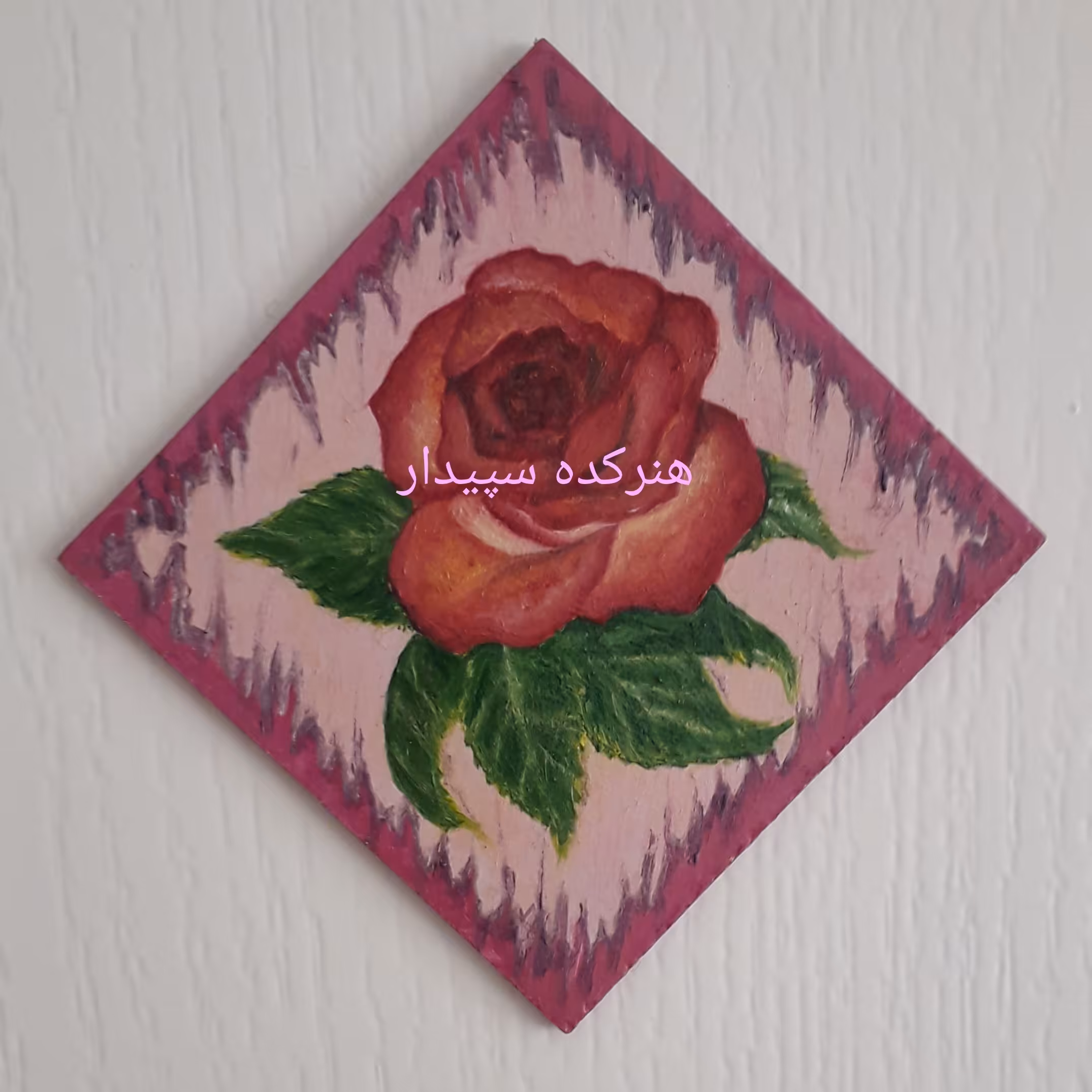 آویز چوبی رنگ روغن طرح گل رز