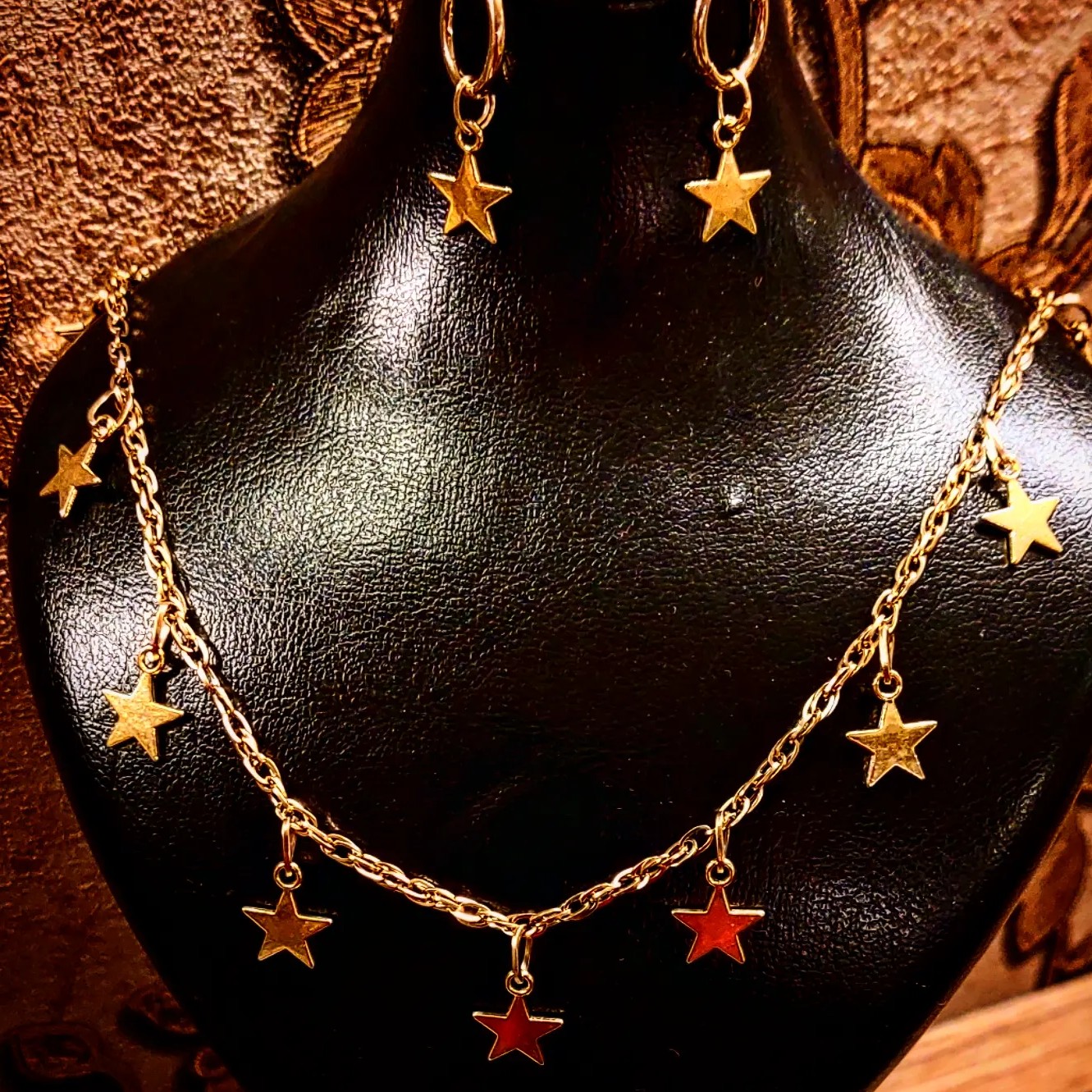 نیم ست گردنبندوگوشواره  ترکیبی زنجیرپیچیده واویز ستاره به تعداد...