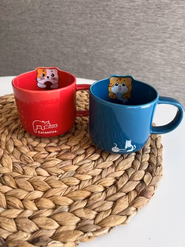 ماگ قرمز و آبی لبه گربه برجسته کد 476