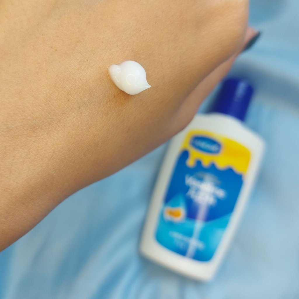 کرم دست ابریشم و عسل یانگمی

به لطافت ابریشم

