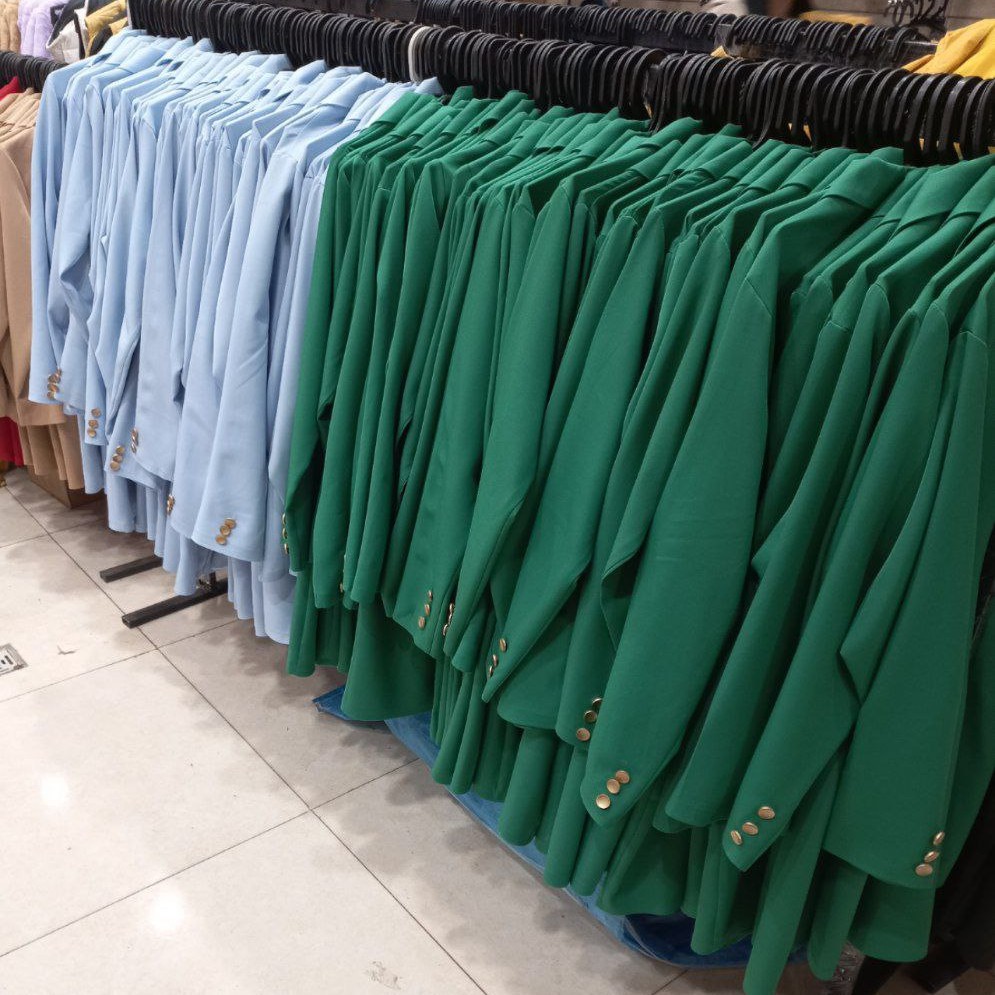 کت دکمه طلایی زنانه جذاب پوشیده مشکی سفید ابی صورتی قرمز سبز