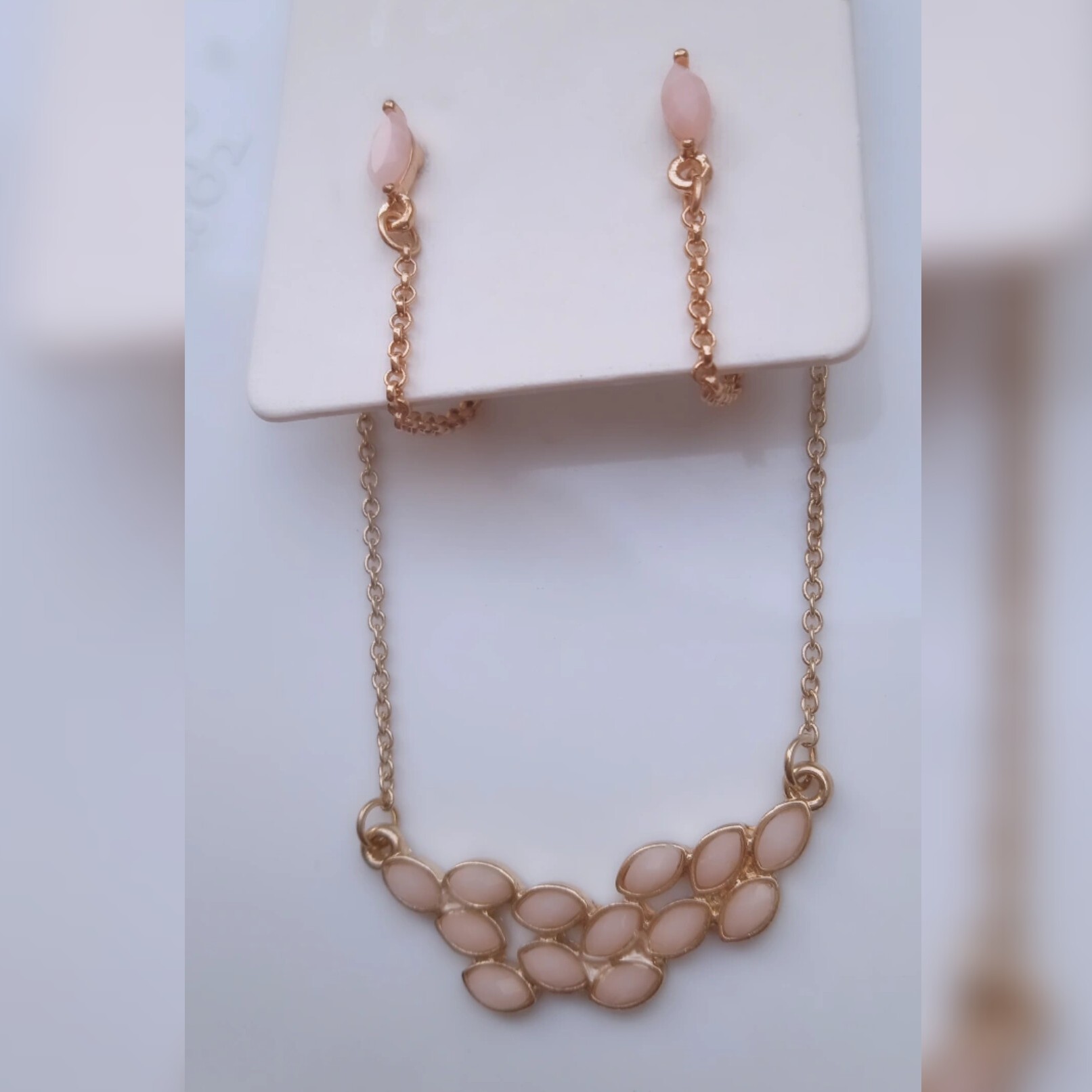 گردنبند و گوشواره ظریف 