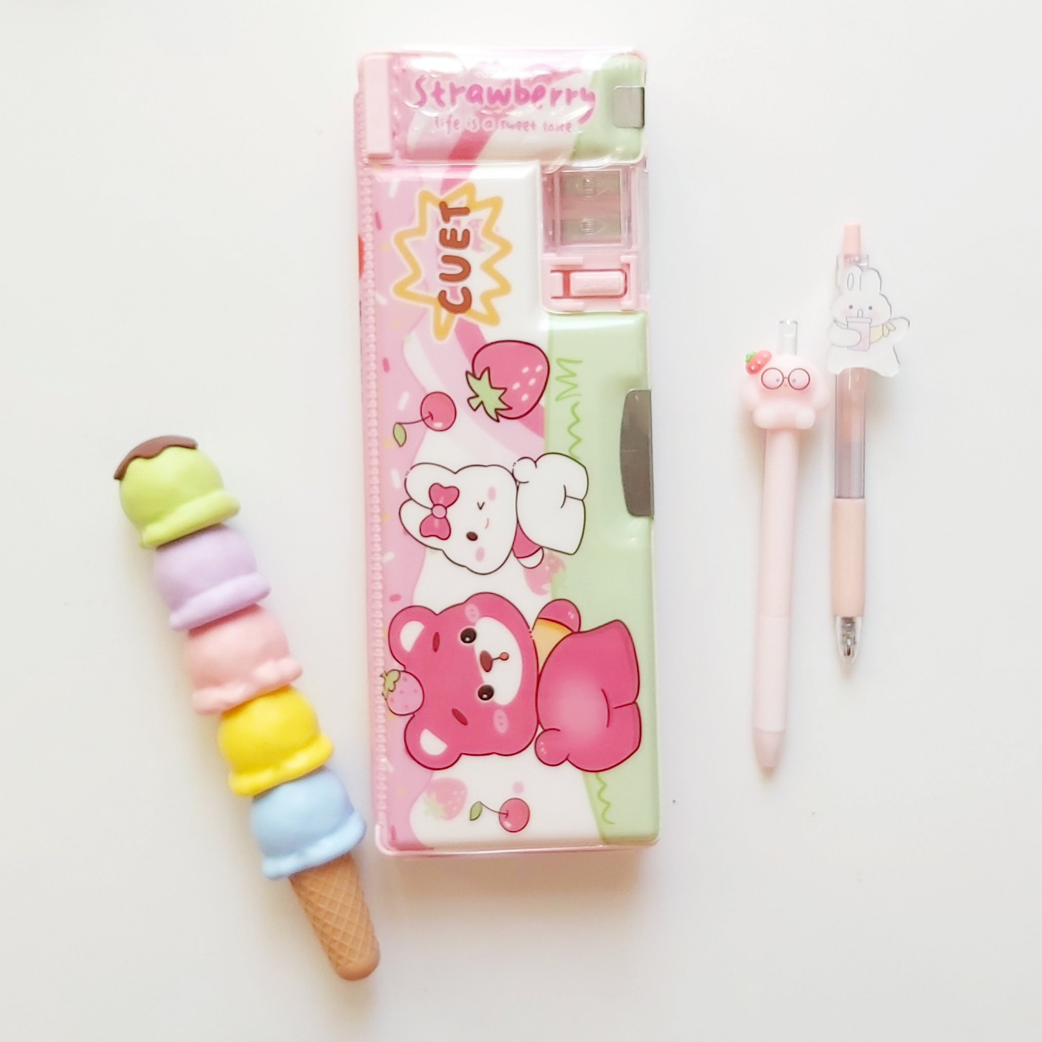 جامدادی کتابی مگنتی تراش دار  طرح خرس وتوت فرنگی