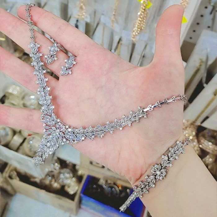 سرویس جواهری نگین دار طرح طلا  برنجی