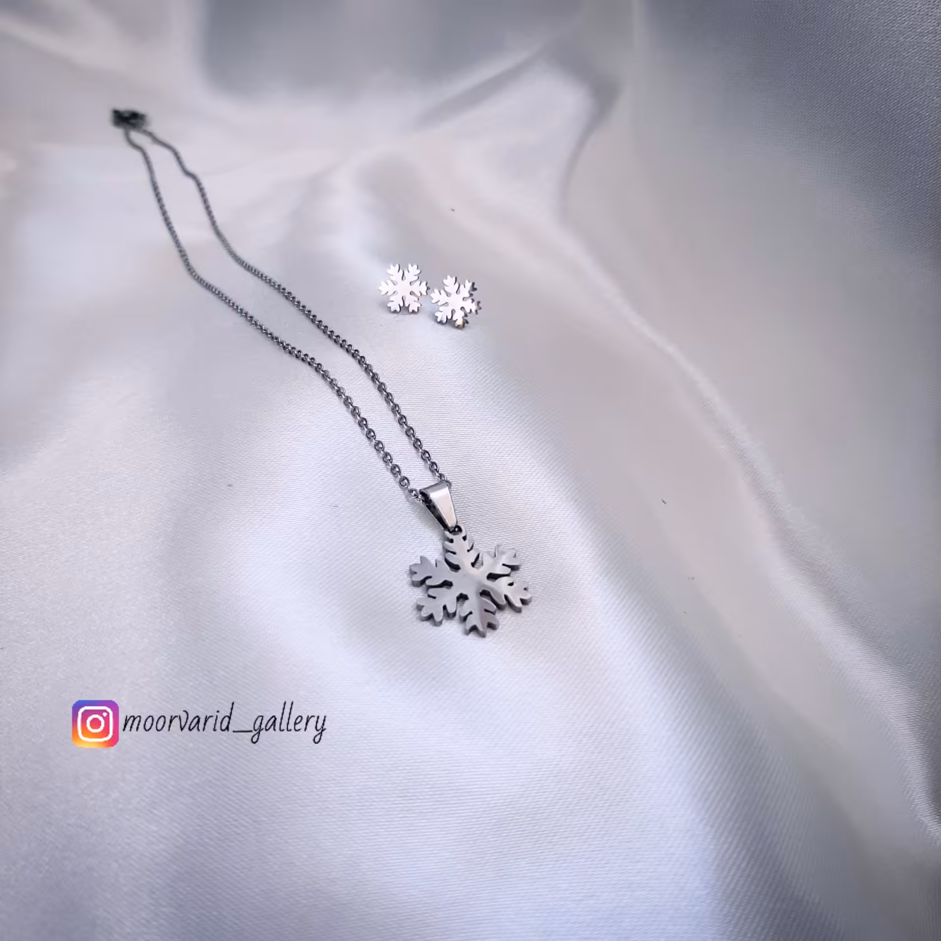 نیم ست دانه برفی  سیلور رنگ ثابت و ضدحساسیت بسیار شیک و ظریف