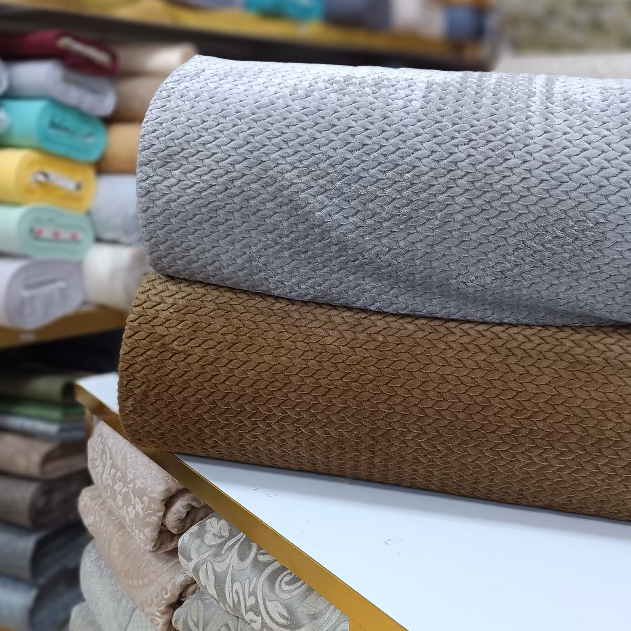 مخمل طرح جناقی و کبریتی درشت عرض 1.70متر 