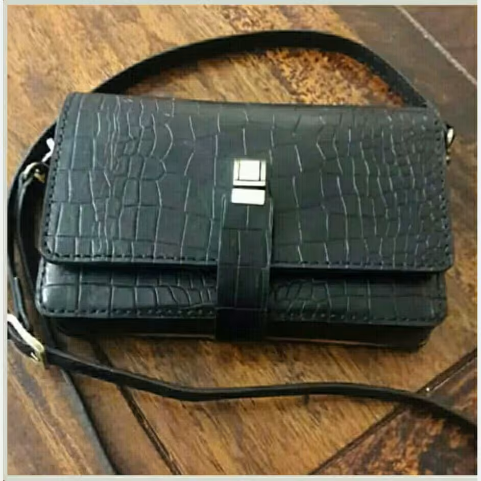 کیف یکطرفه زنانه چرم طبیعی کد  108 کاملا دستدوز (پس کرایه)