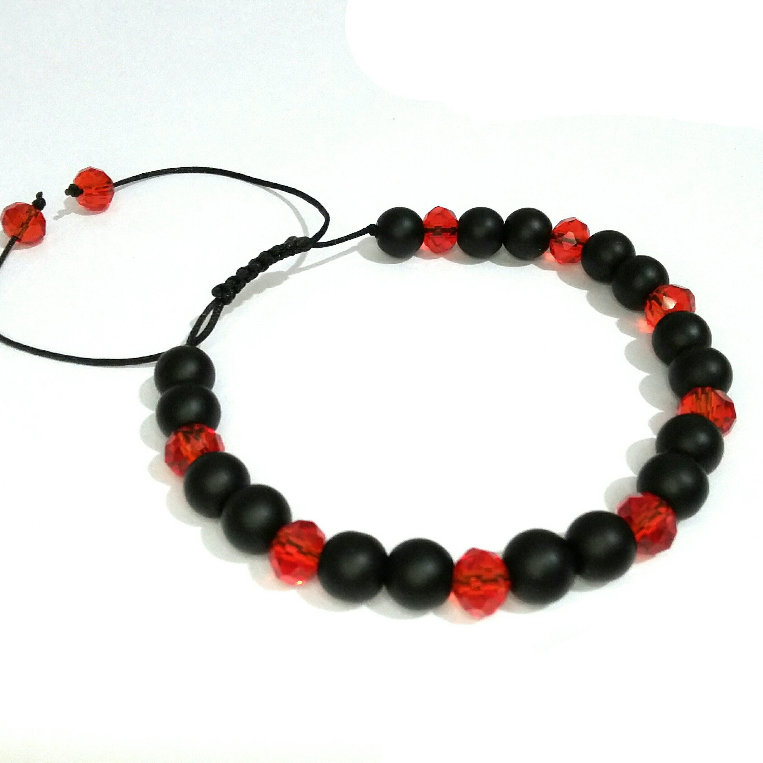 دستبند گره کشویی سنگ اونیکس و کریستال قرمز