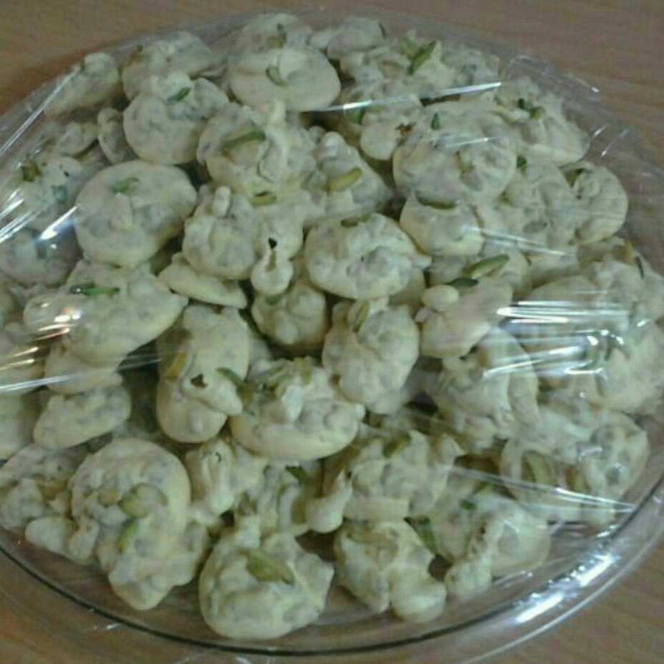 شیرینی سنتی پفکی گردویی