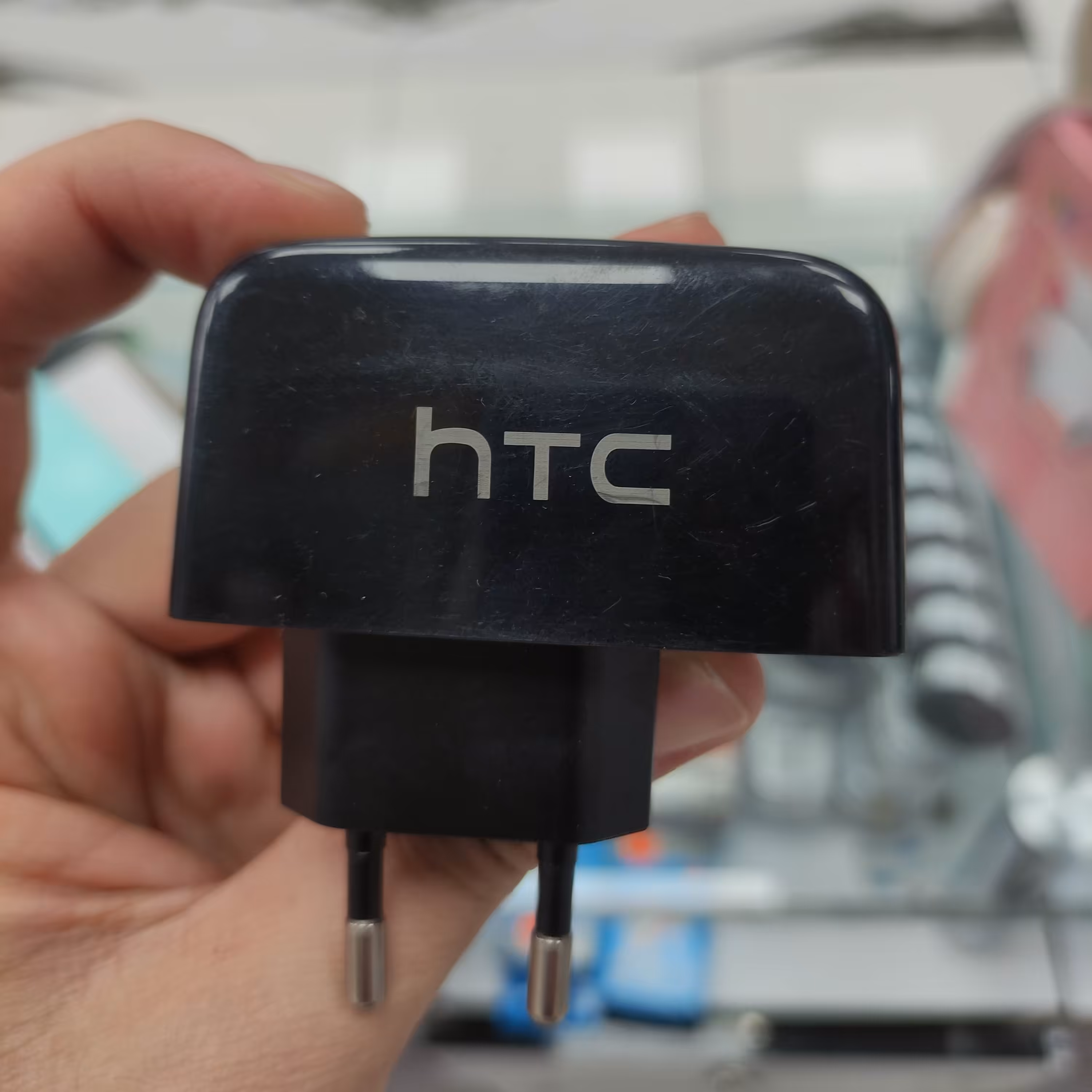 کلی شارژر یک آمپر مخصوص شارژ کردن ایرپاد و ساعت هوشمند