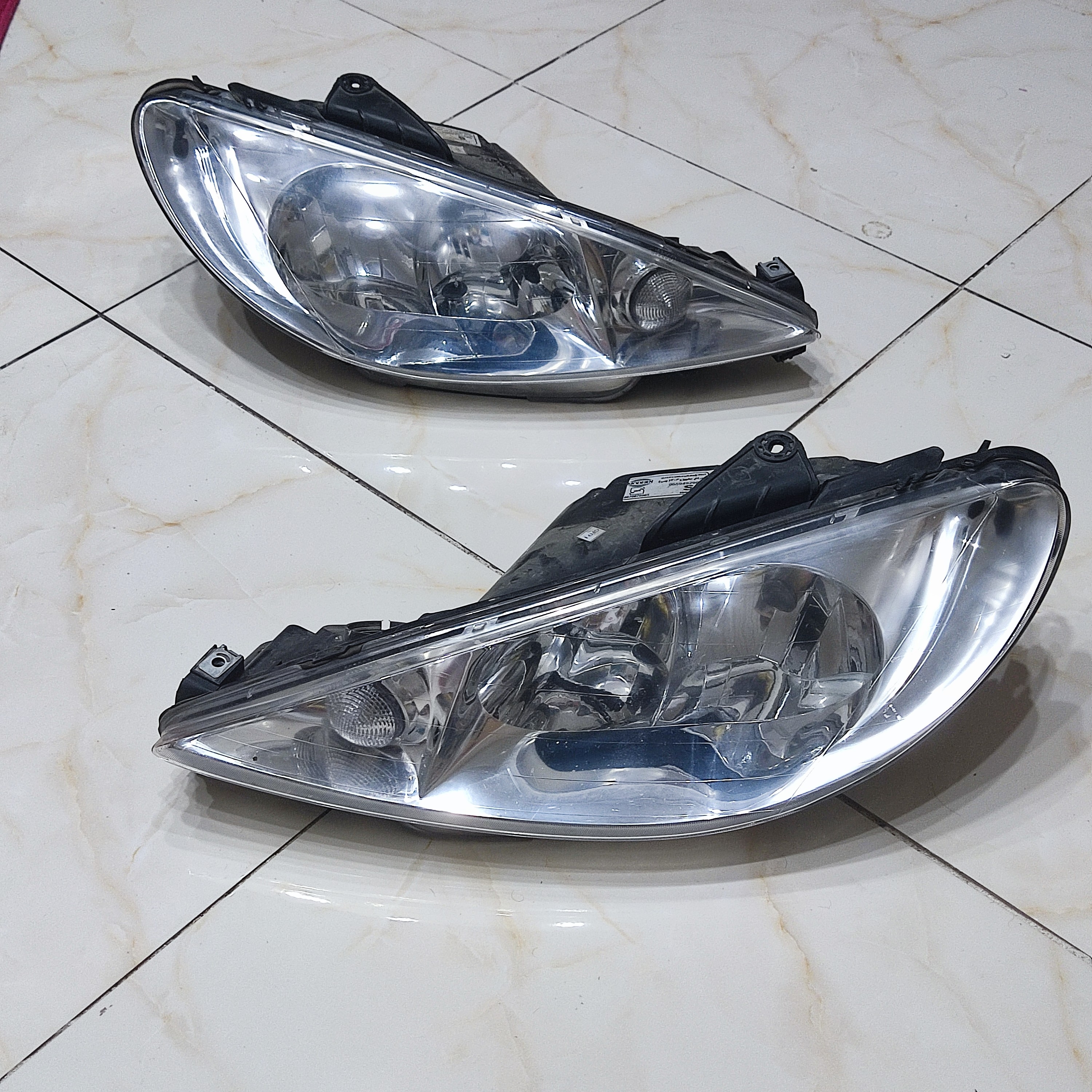 چراغ جلو 206 سمت شاگرد
