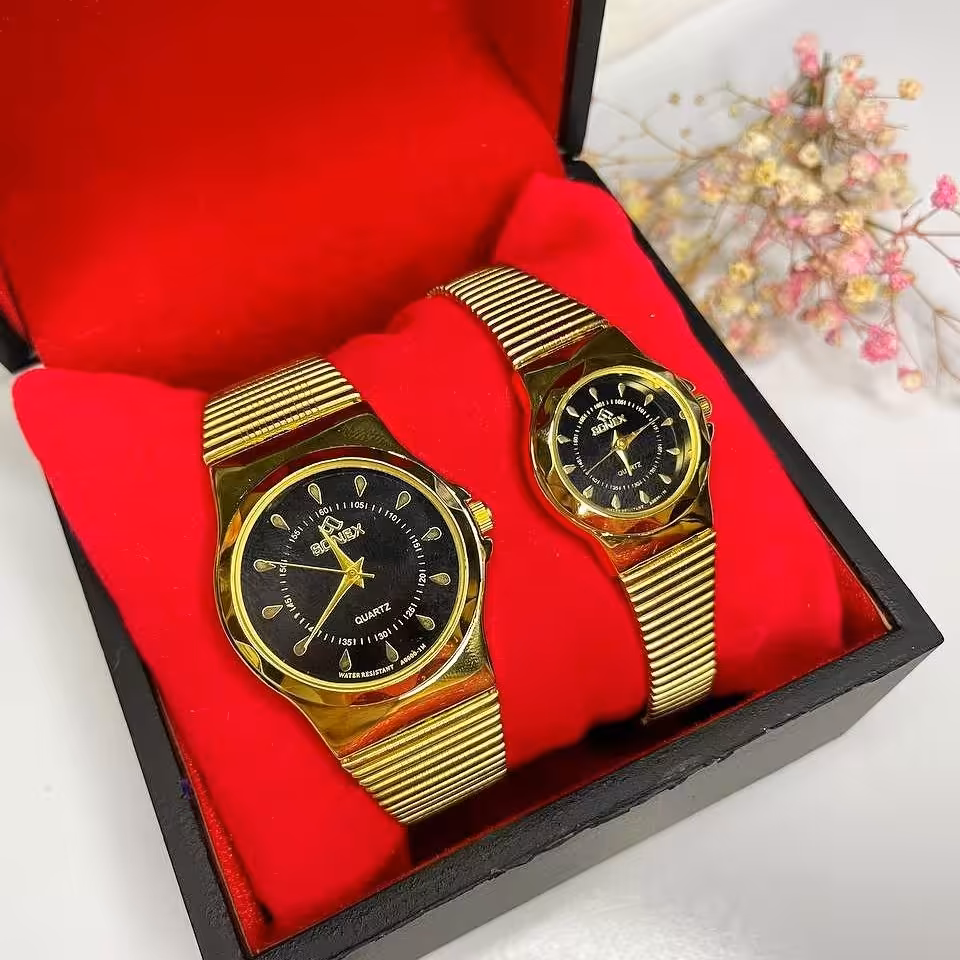 ساعت ست مردانه زنانه فلزی استیل رنگ ثابت با ضمانت موتور فروش فقط به صورت ست با جعبه و ارسال رایگان 