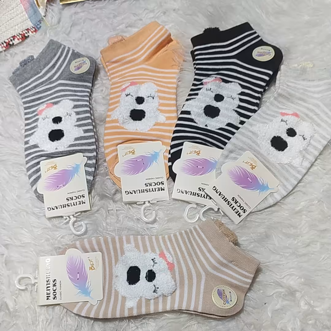 جوراب وارداتی  جنس نخ پنبه اسپرت مچی با طرح ورنگ متفاوت 