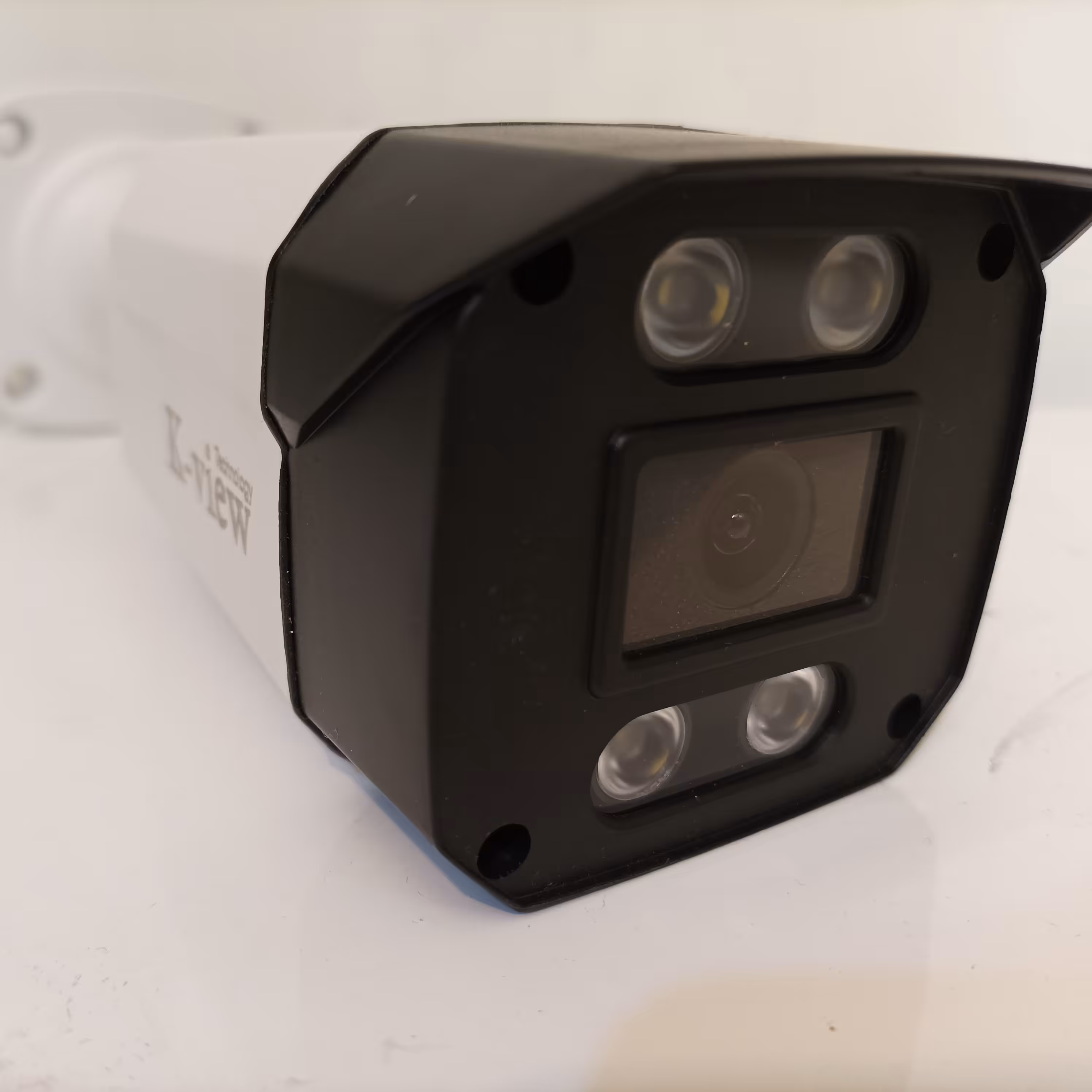 دوربین 2 مگاپیکسل مداربسته کی ویو K-view دید در شب رنگی دارای نور افکن 