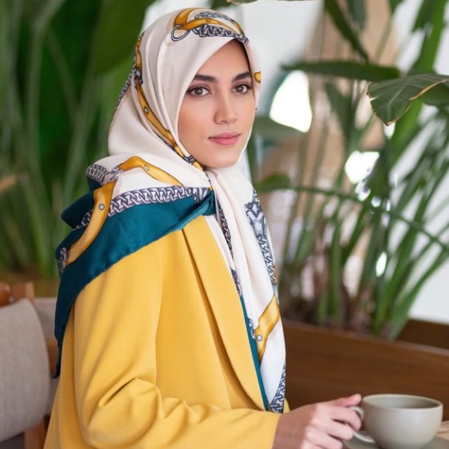 روسری ابریشم توییل طرح زنجیری دست دوز قواره 140