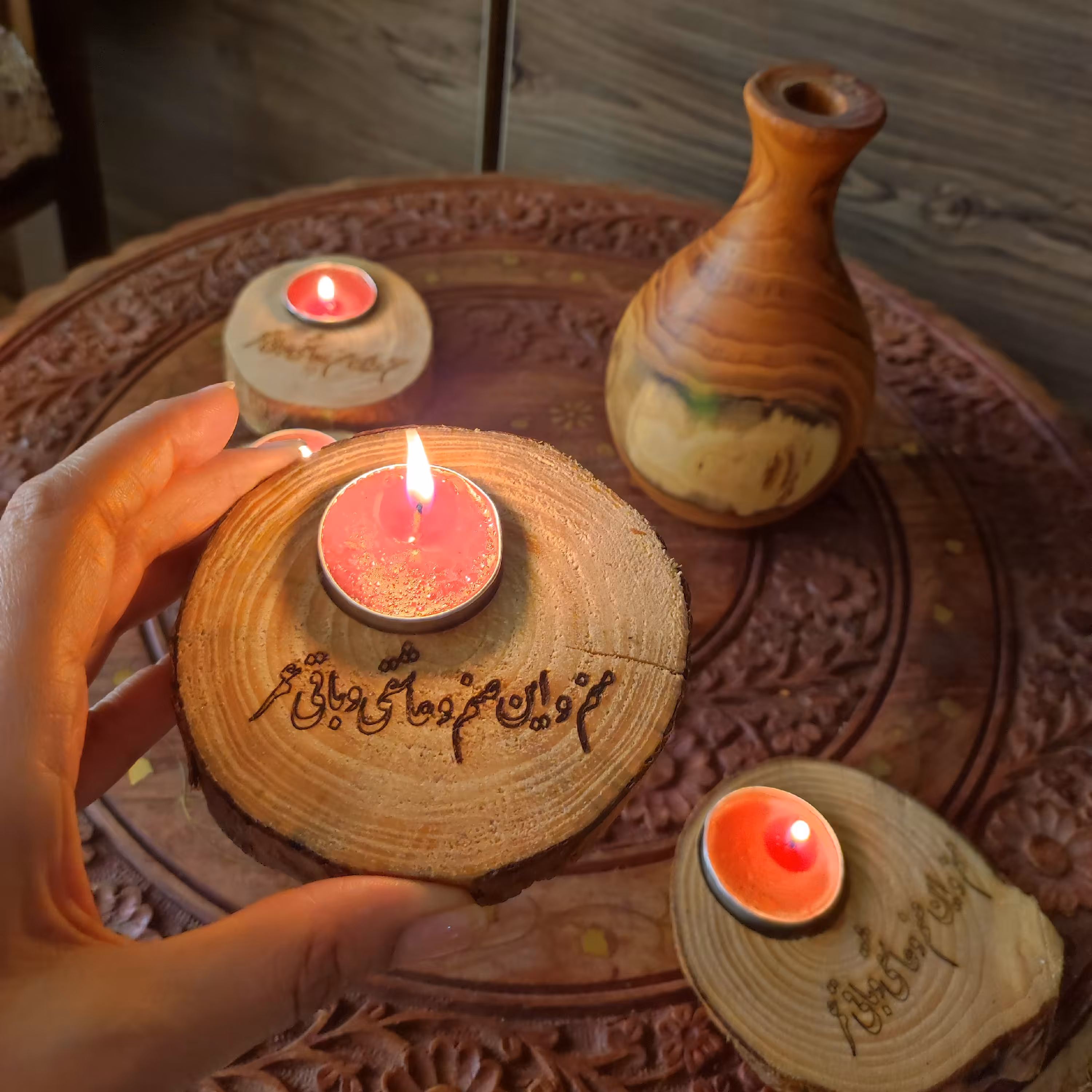 جا وارمری تنه درخت با حکاکی لیزری شعر 