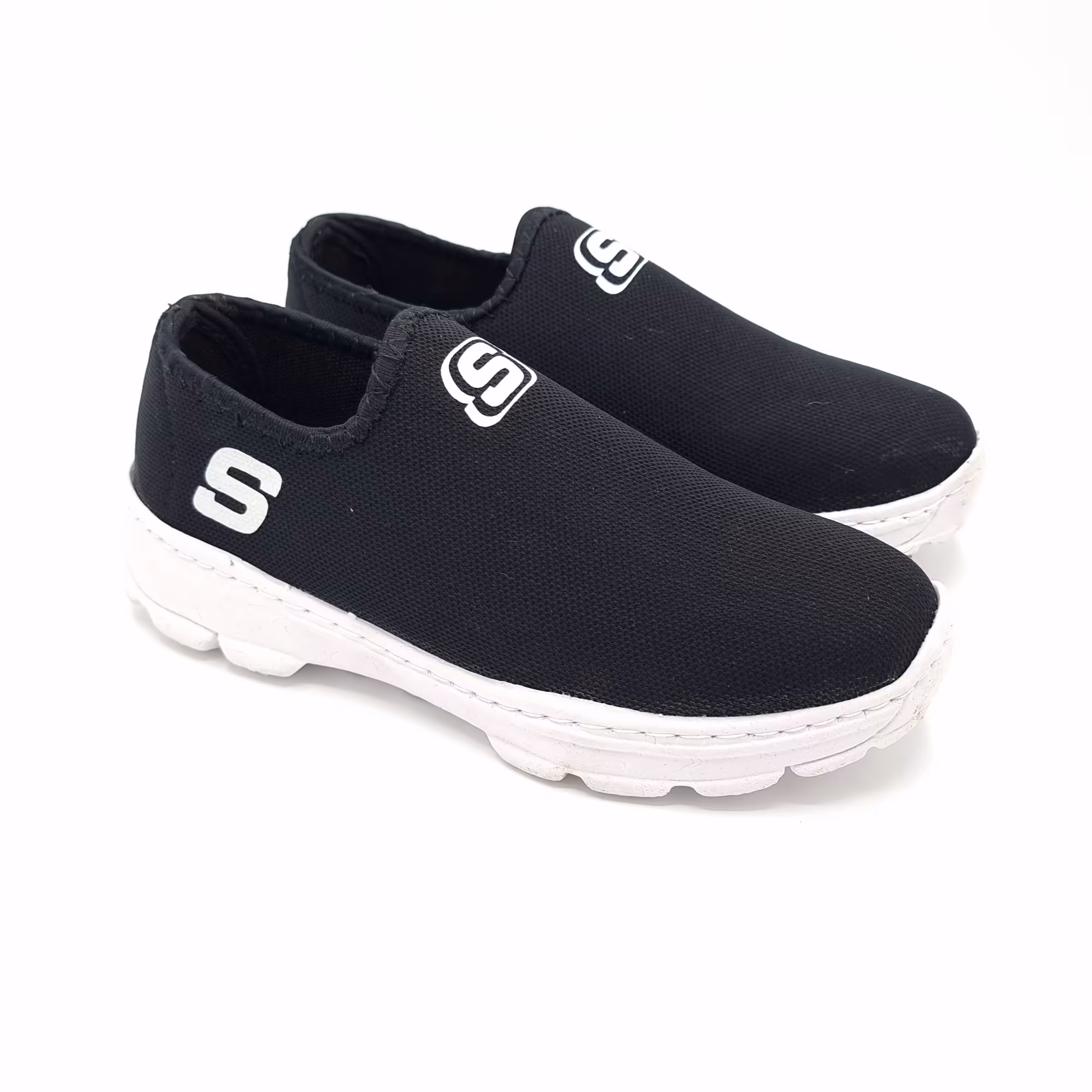 کفش اسپرت ورزشی و پیاده روی اسکیچرز بدون بند رنگ مشکی 011. ارسال رایگان به سراسر کشور 33145