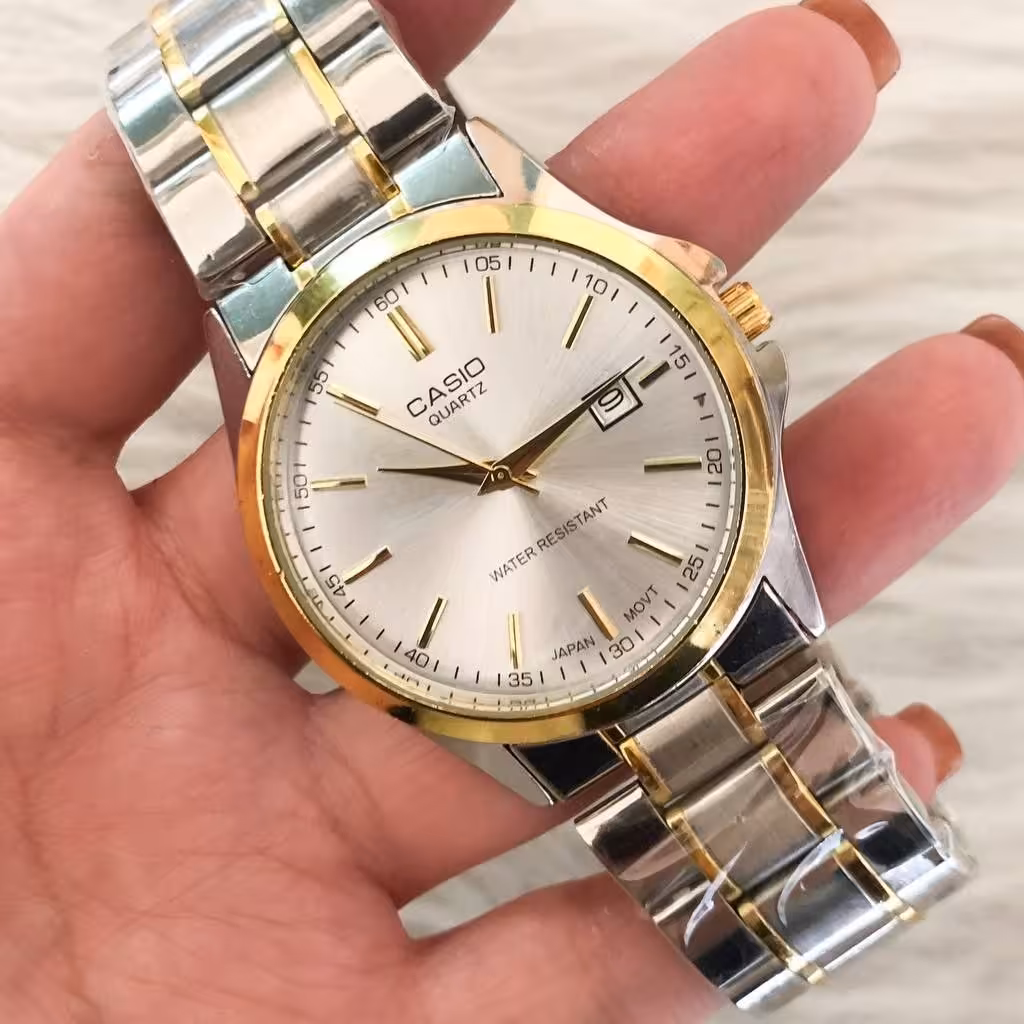 ست  ساعت کاسیو زنانه و مردانه باهم بنداستیل مردانه  دورنگ نقره ای طلایی صفحه سفید
دارای تقویم
