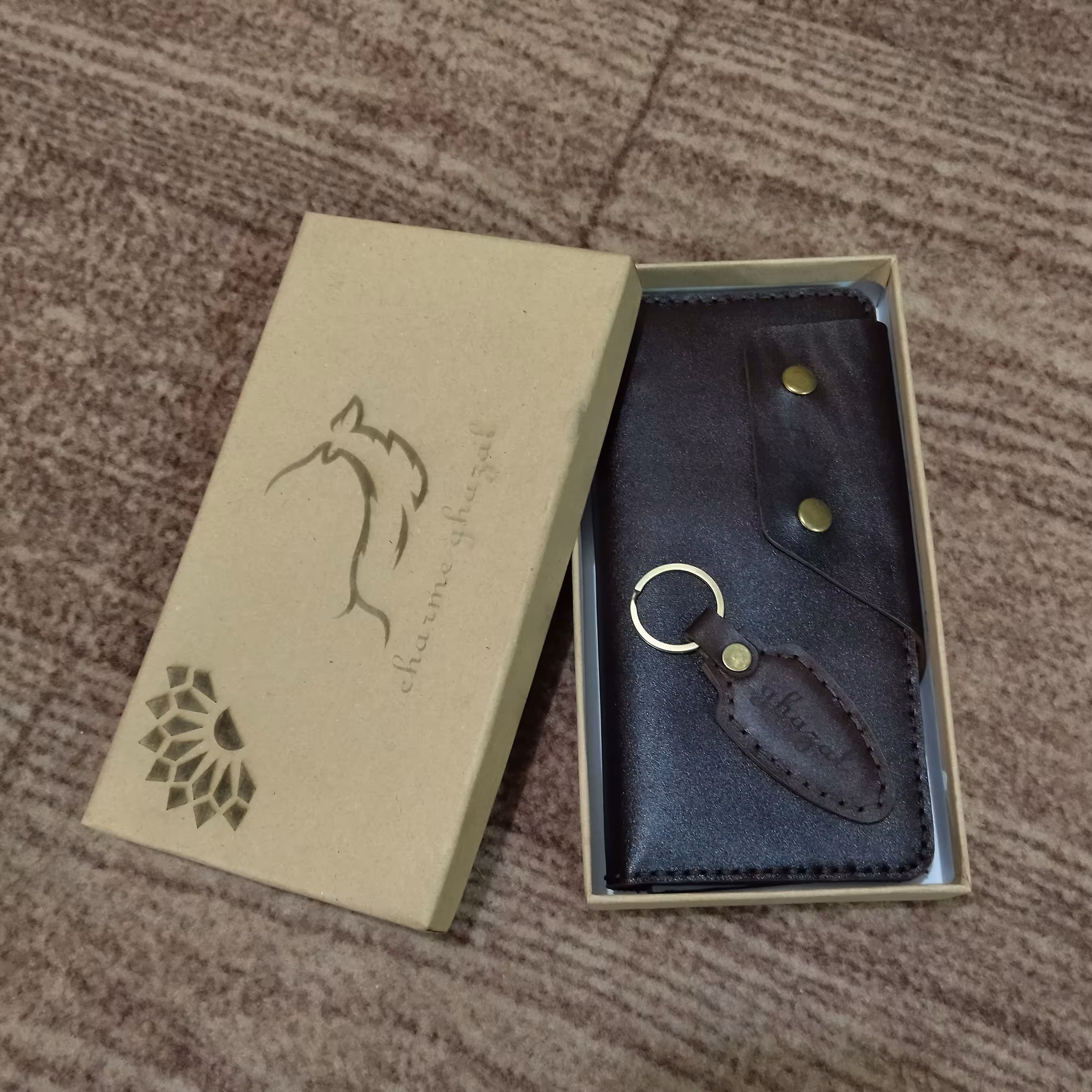 کیف پول دکمه دار چرم طبیعی دستدوز