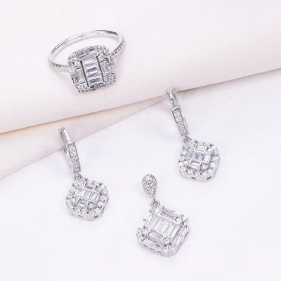 نیم ست زنانه جنس نقره ای عیار 925 طرح امرالد کد 16088