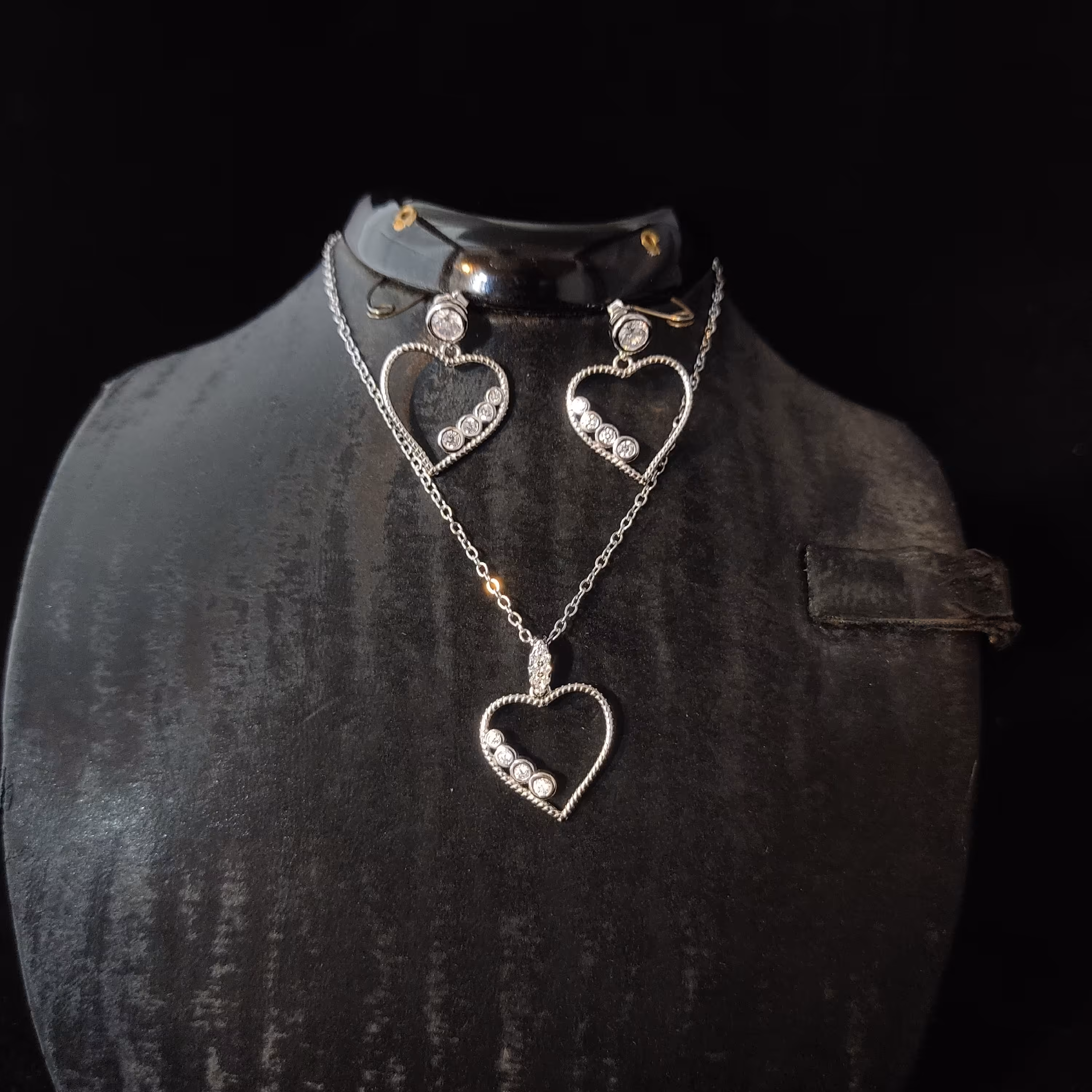 نیم ست نقره خارجی مدل قلب نگین دار 