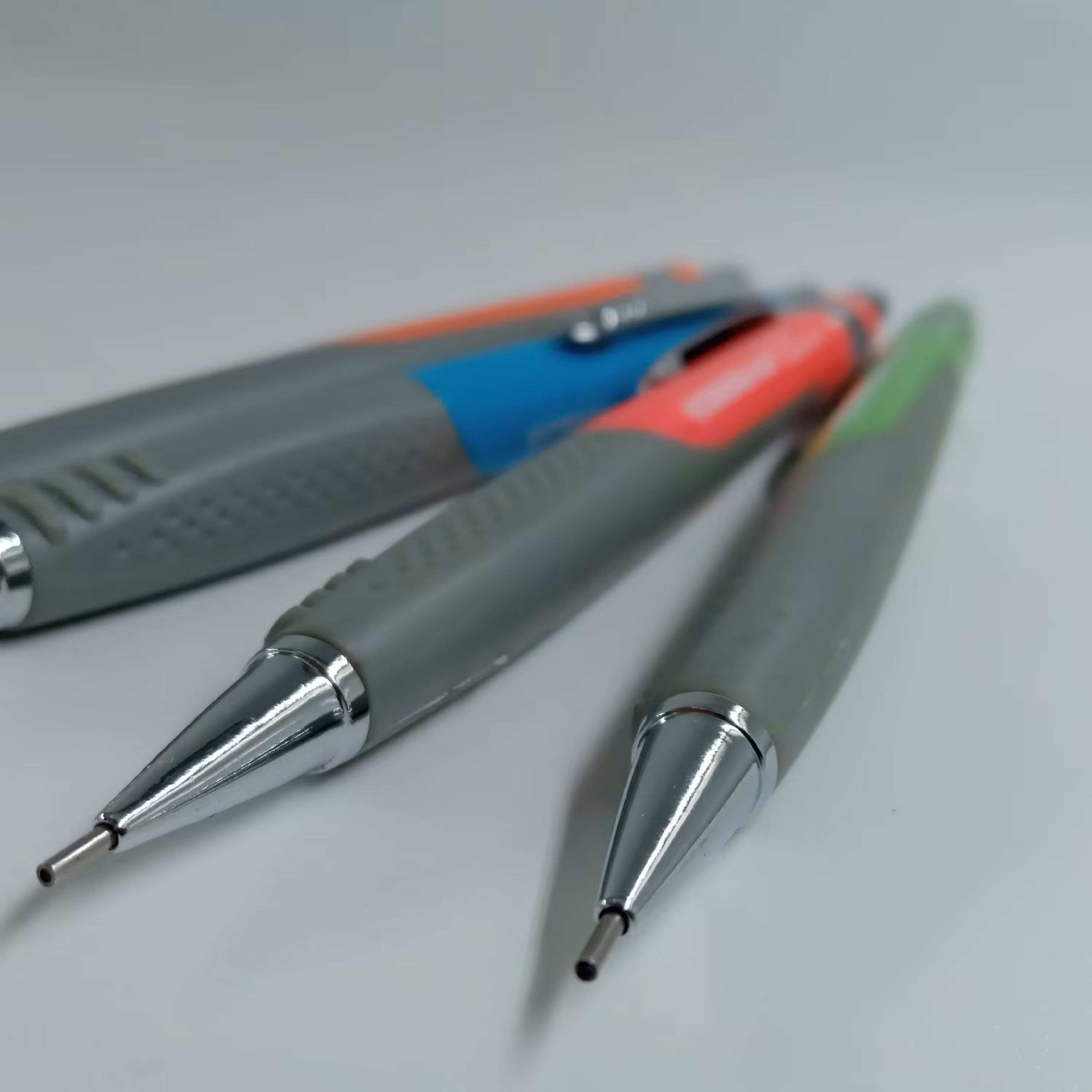 مداد اتد کرونا با نوک 0.5 میلیمتر در پنج رنگ مختلف