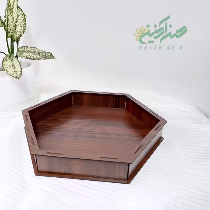 
سینی فینگر فود سایز35 طرح لادن 6ضلعی  وارتفاع5سانت ام دی اف در جه 1رنگ گردویی تیره