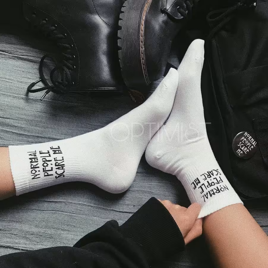جوراب Normal people scare me ساقدار زمینه سفید اسپرت نخ پنبه