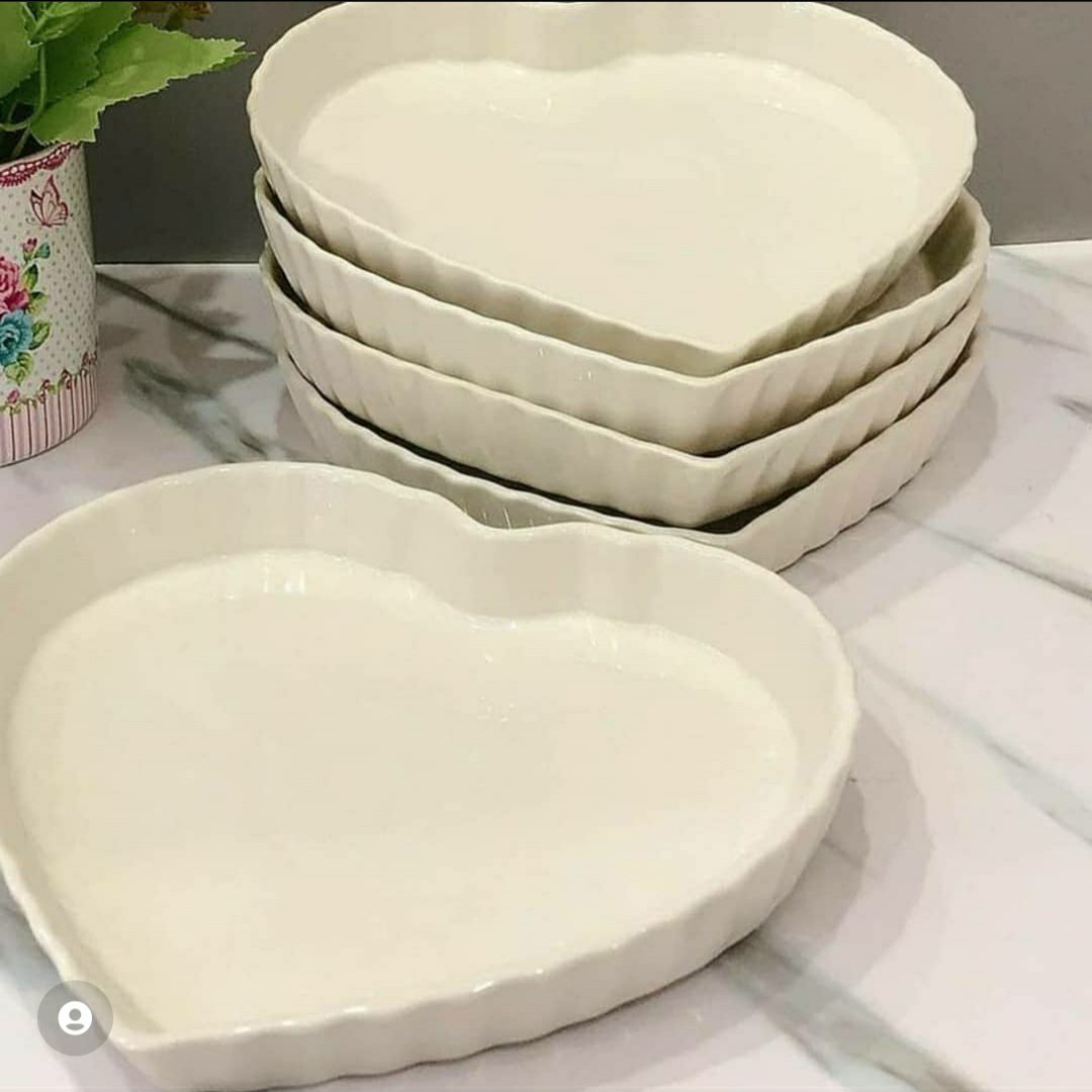 تارت قلب ، جنس سرامیکی ، شیار دار ، رنگ سفید ، کیفیت خوب