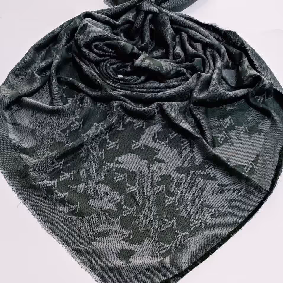 روسری قواره بزرگ نخ  ژاکارد لمه دار دورو مارک ال وی در رنگ بندی های جذاب