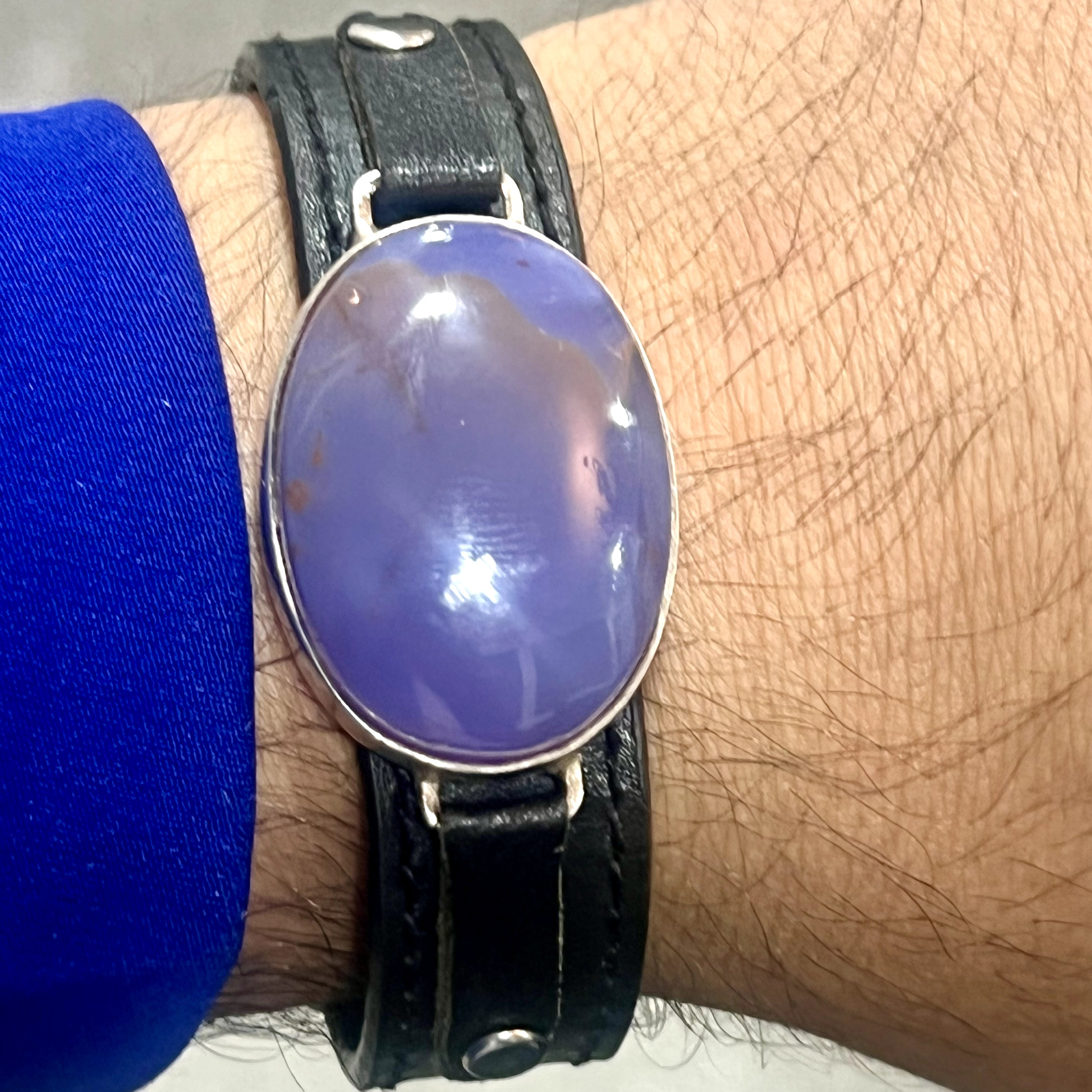 دستبند عقیق سوسنی  بند چرمی 