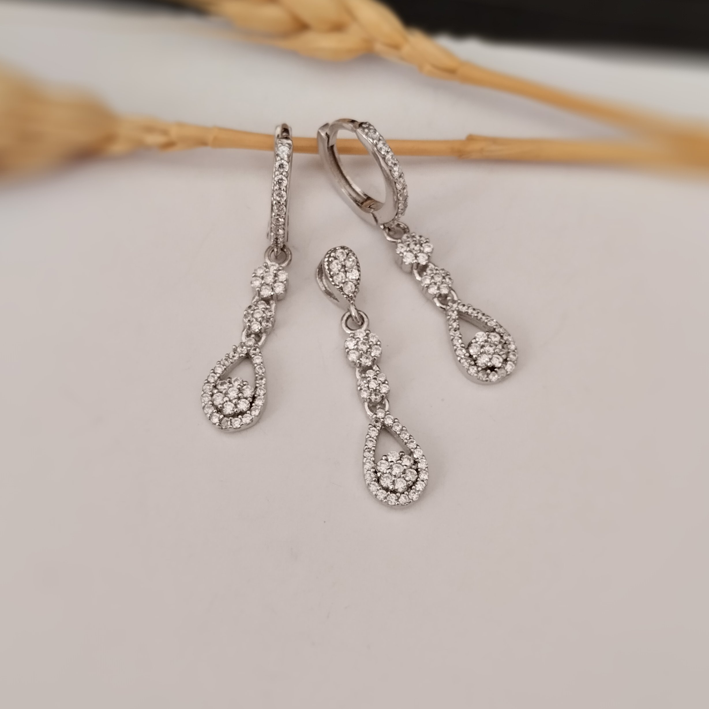 نیم ست نقره عیار925با روکش طلا و طرح خاص و زیبا 