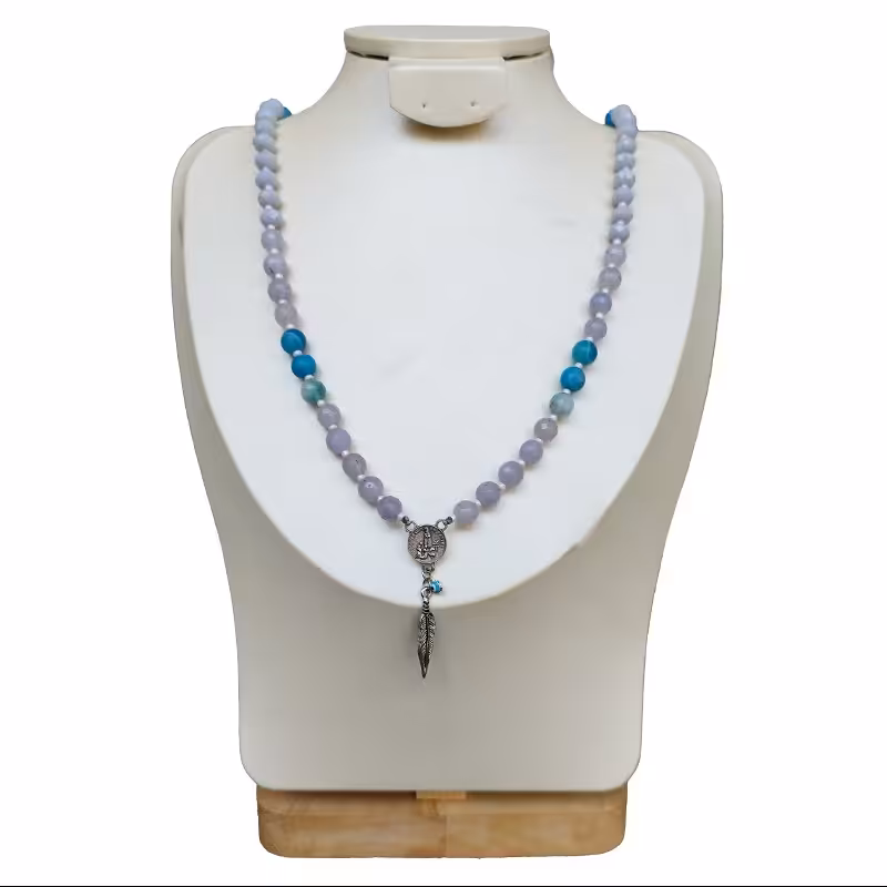 گردنبند مدل مریم به رنگ طوسی ملایم با سنگ عقیق و کریستال مناسب هدیه 