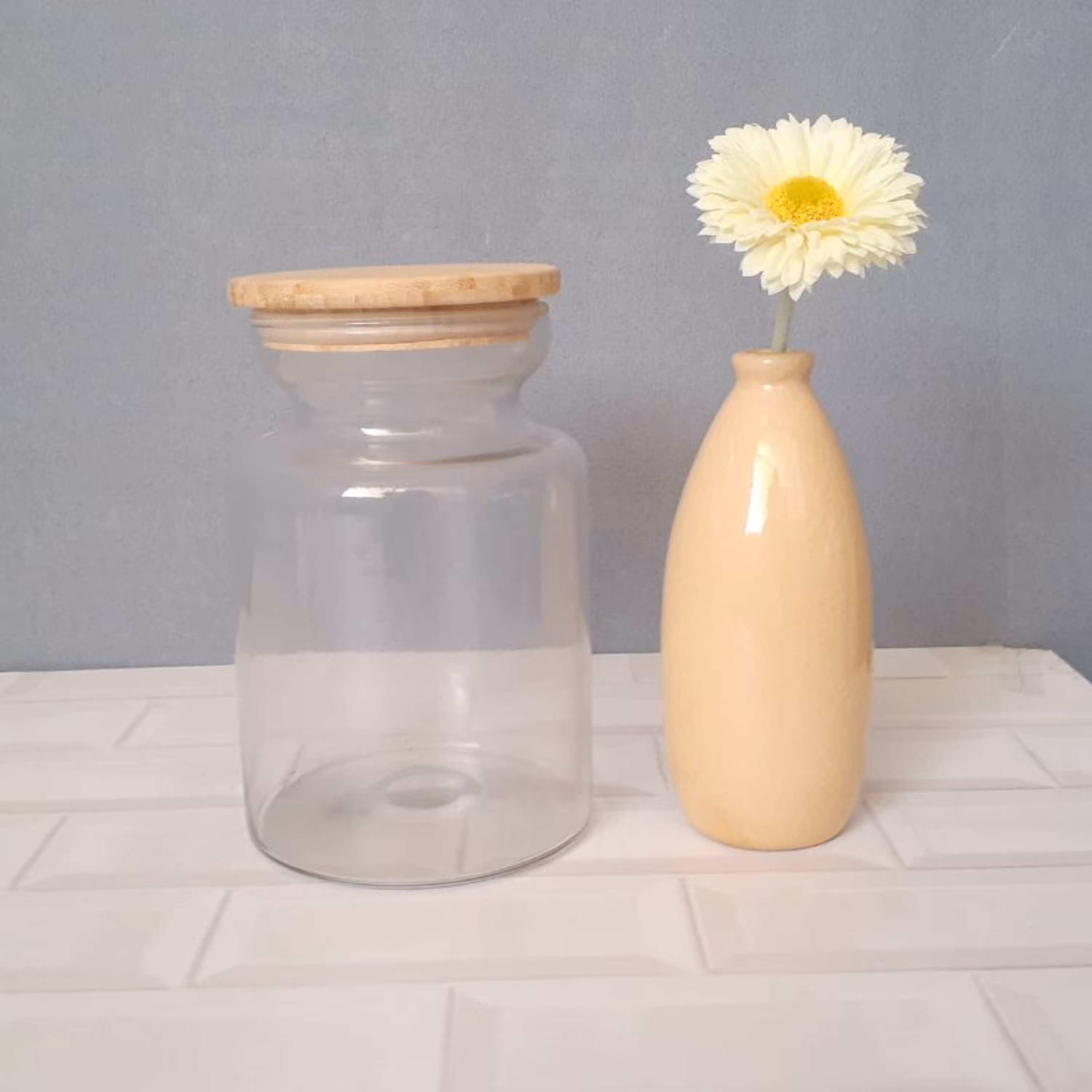 بانکه شیشه ای  درب چوبی متوسط  جنس بلور شفاف                                   