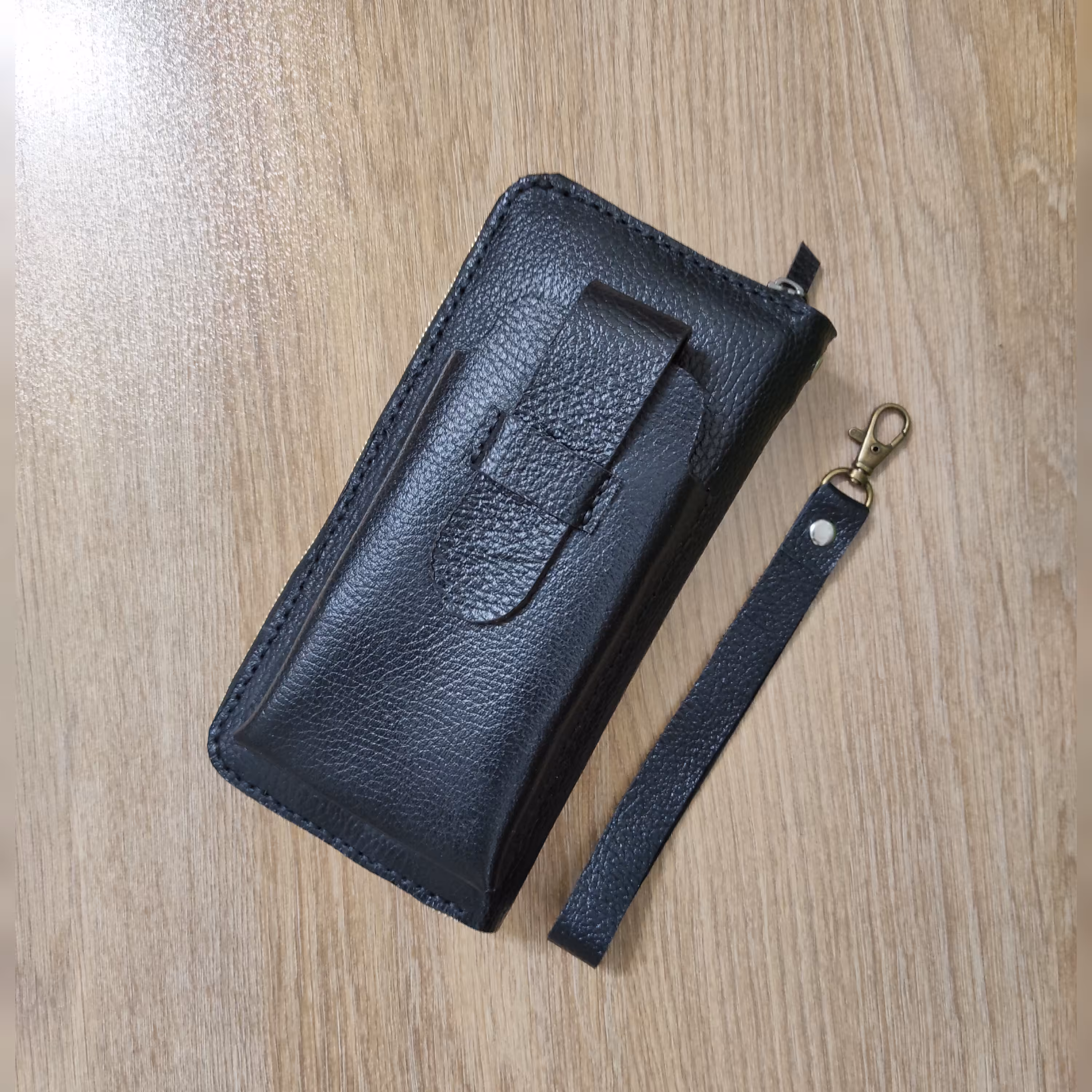 کیف دستی چرمی موبایل ، پول، کارت و ...  ، یه کیف بسیار شیک و مجلسی.