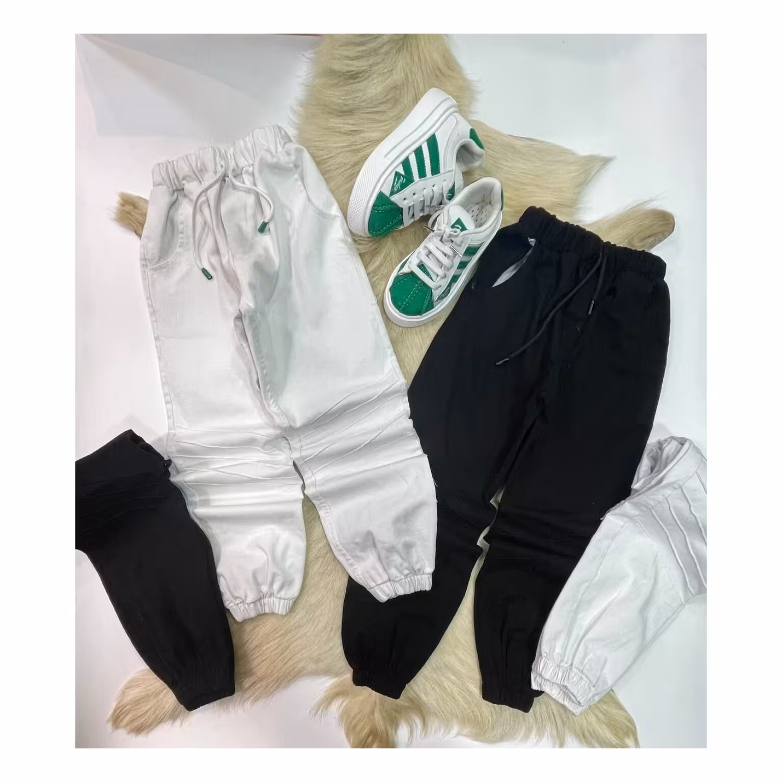 شلوار کتان کت دار  در دو رنگ بندی سفید و مشکی مناسب 6سال تا 16 سال مناسب پسر و دختر 