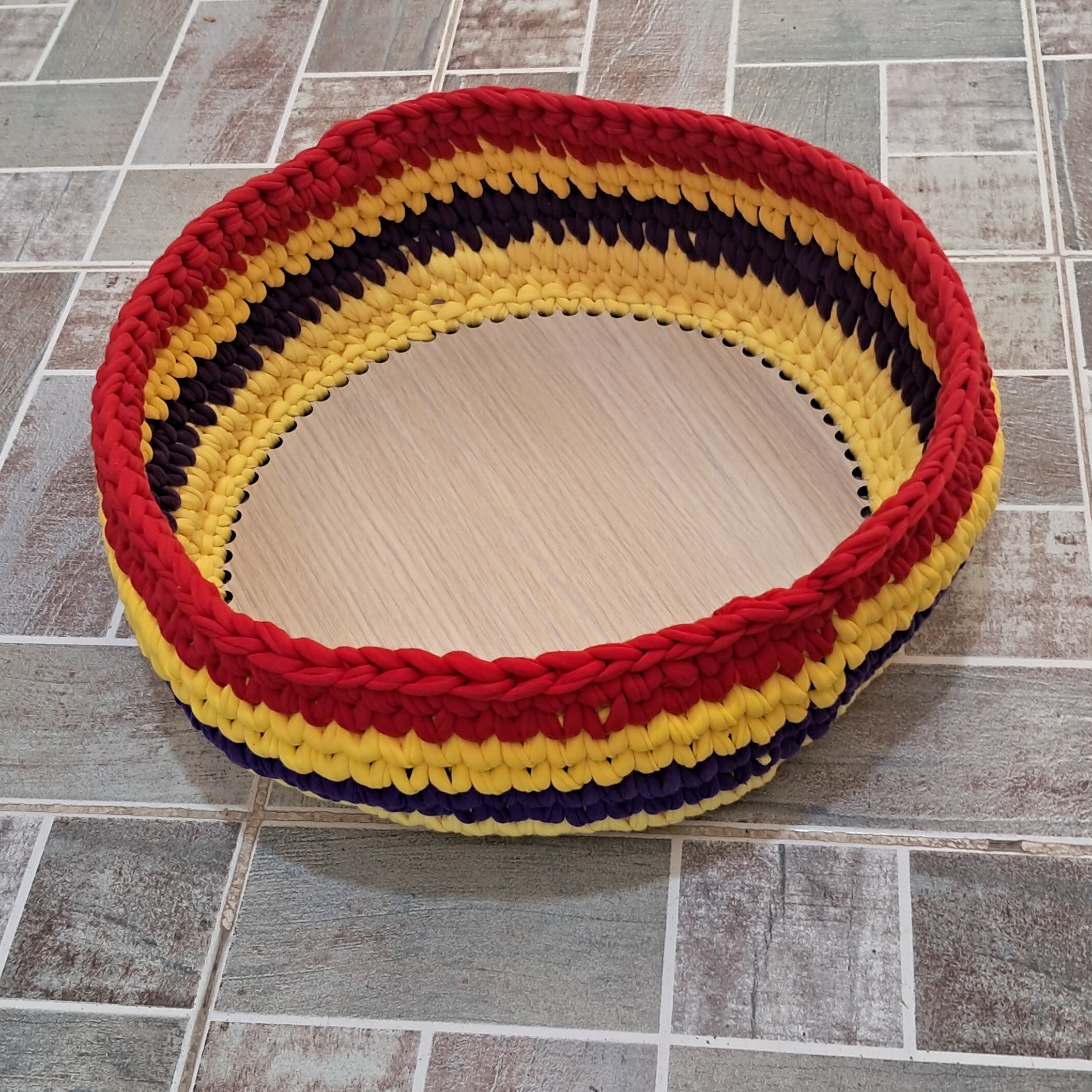 سبد تریکو گرد  کف چوب ام دی اف و بدنه نخ تریکو ابعاد 30 در 12 منتسب برای جای ادویه و روی میز یا جای جوراب و 