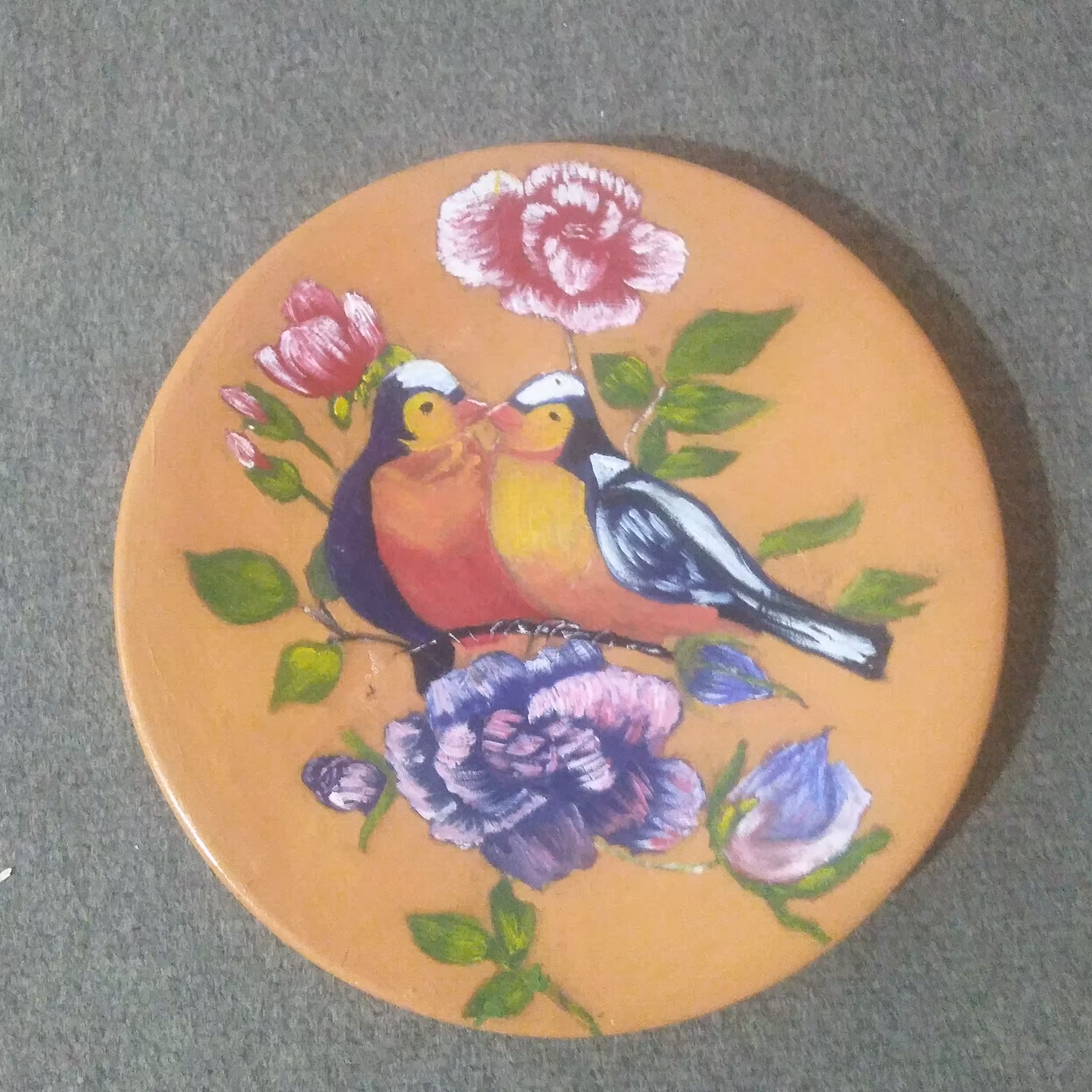 نقاشی گل و مرغ رنگ روغن روی سفال