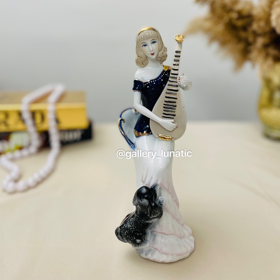 مجسمه چینی نوازنده