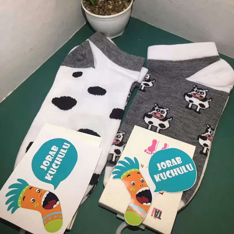 جوراب طرح گاو لنکه به لنگه