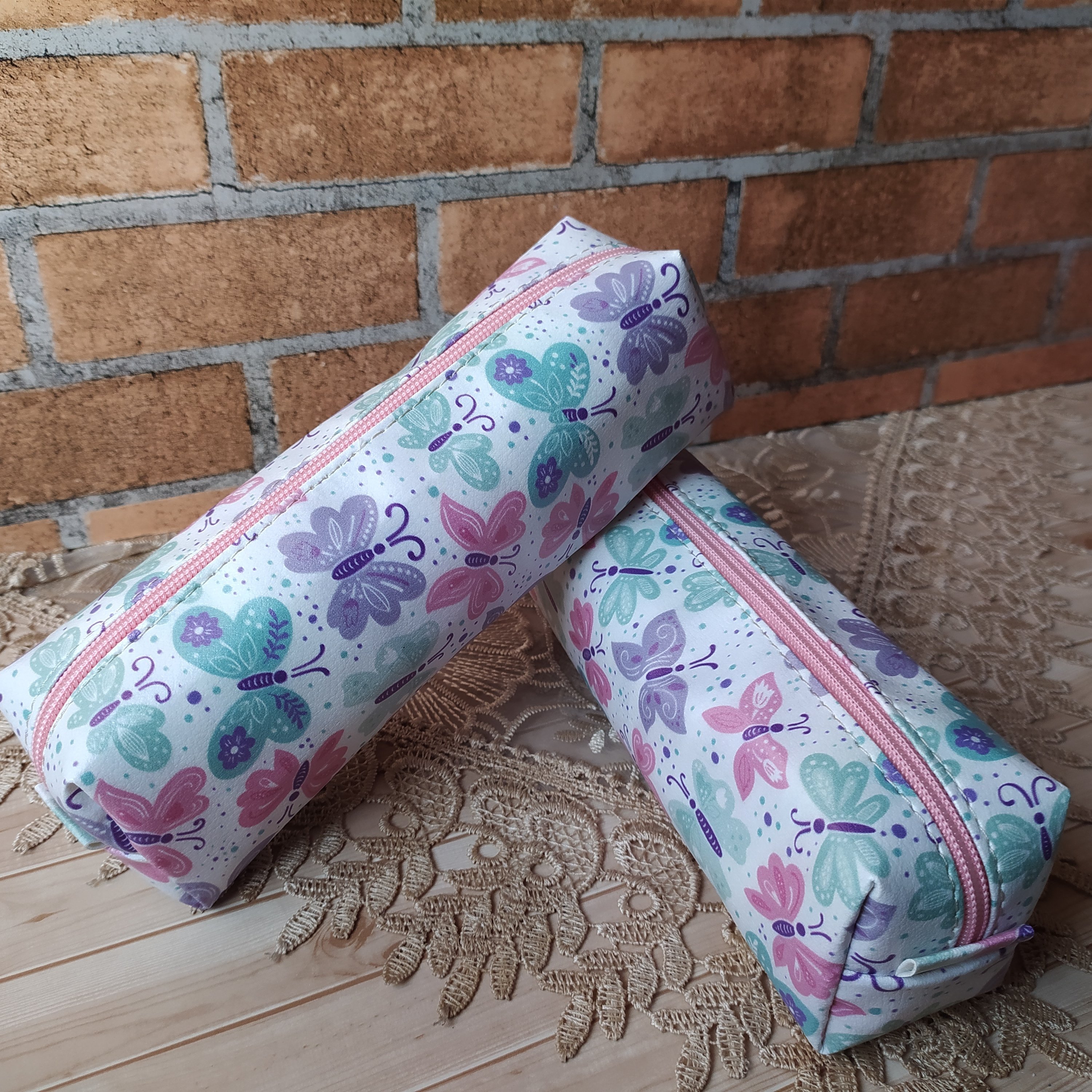 جامدادی چرم  فانتزی  طرح    پروانه های رنگی جامدادی با تنوع بالای45طرح مناسب هدیه تک و عمده