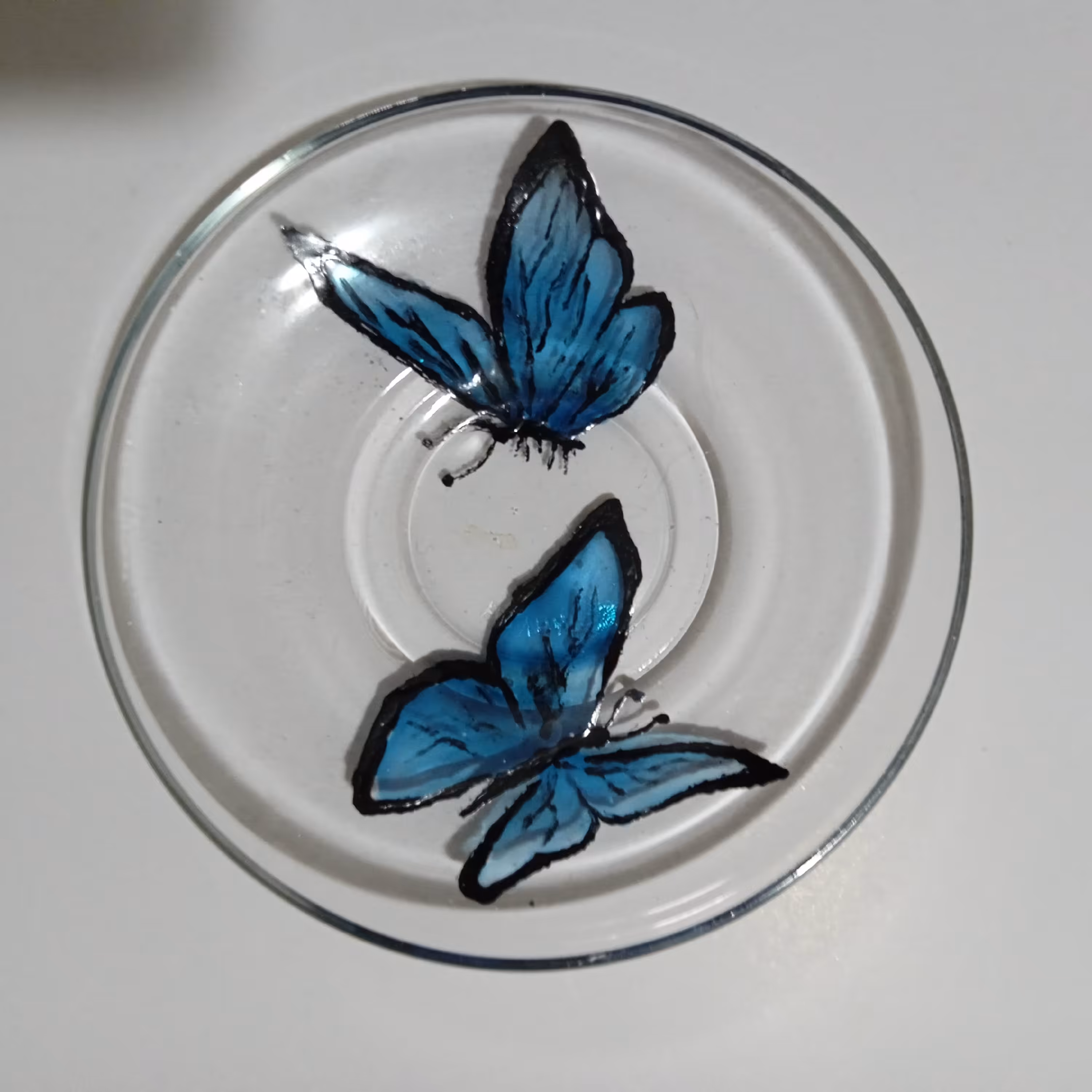 نقاشی روی نعلبکی کوچک با ویترای طرح دو پروانه قطر 15 