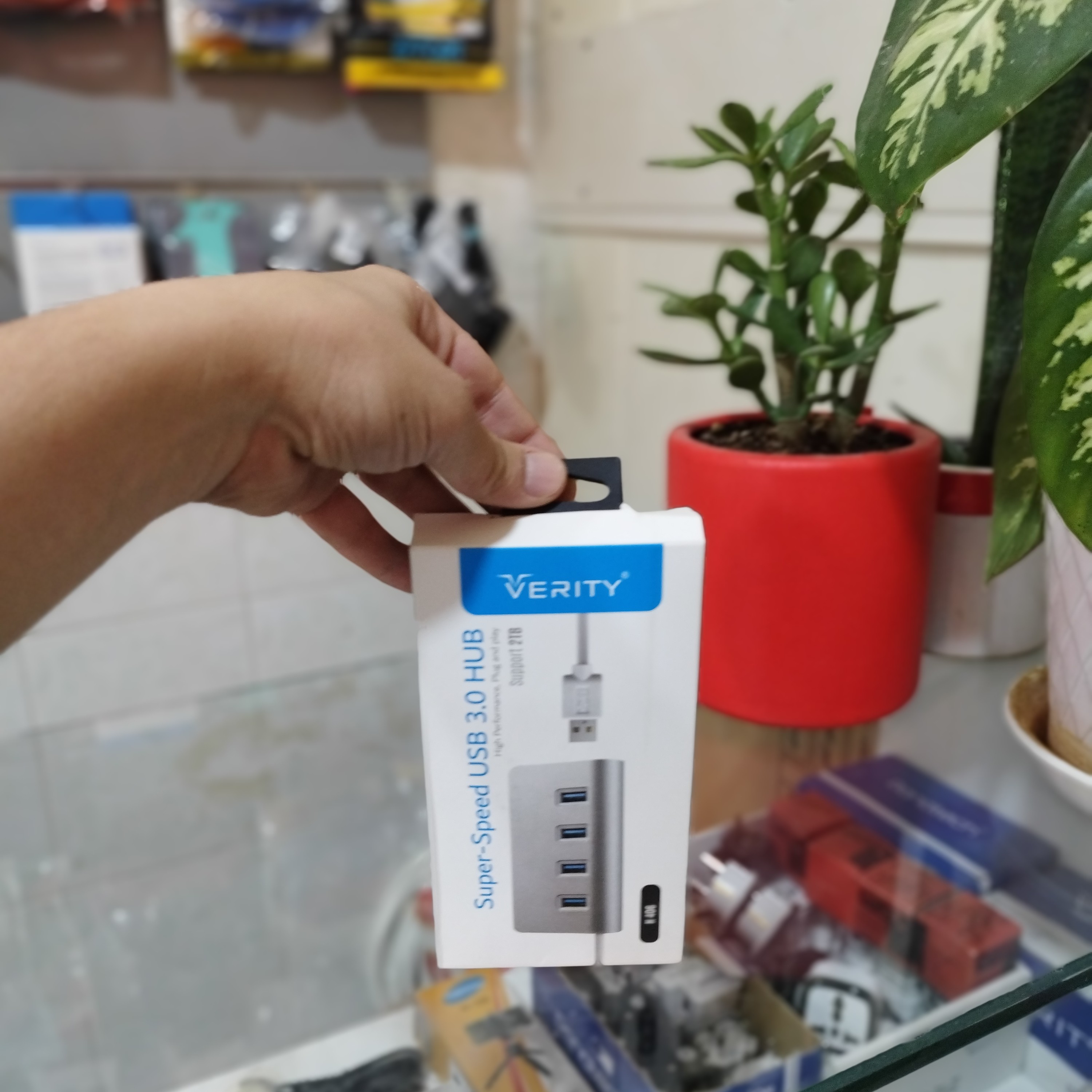 هاب 4پورت usb3 وریتی با 6 ماه گارانتی آسان سرویس،سفید رنگ