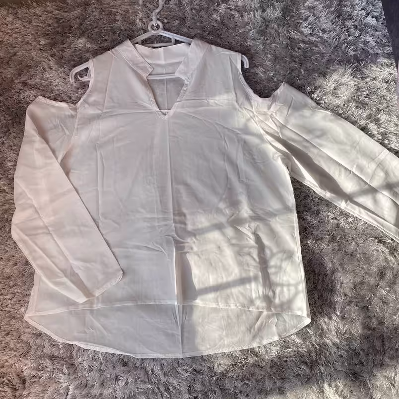 شومیز وارداتی ، سرشانه خالی ، آستین بلند ، جنس عالی