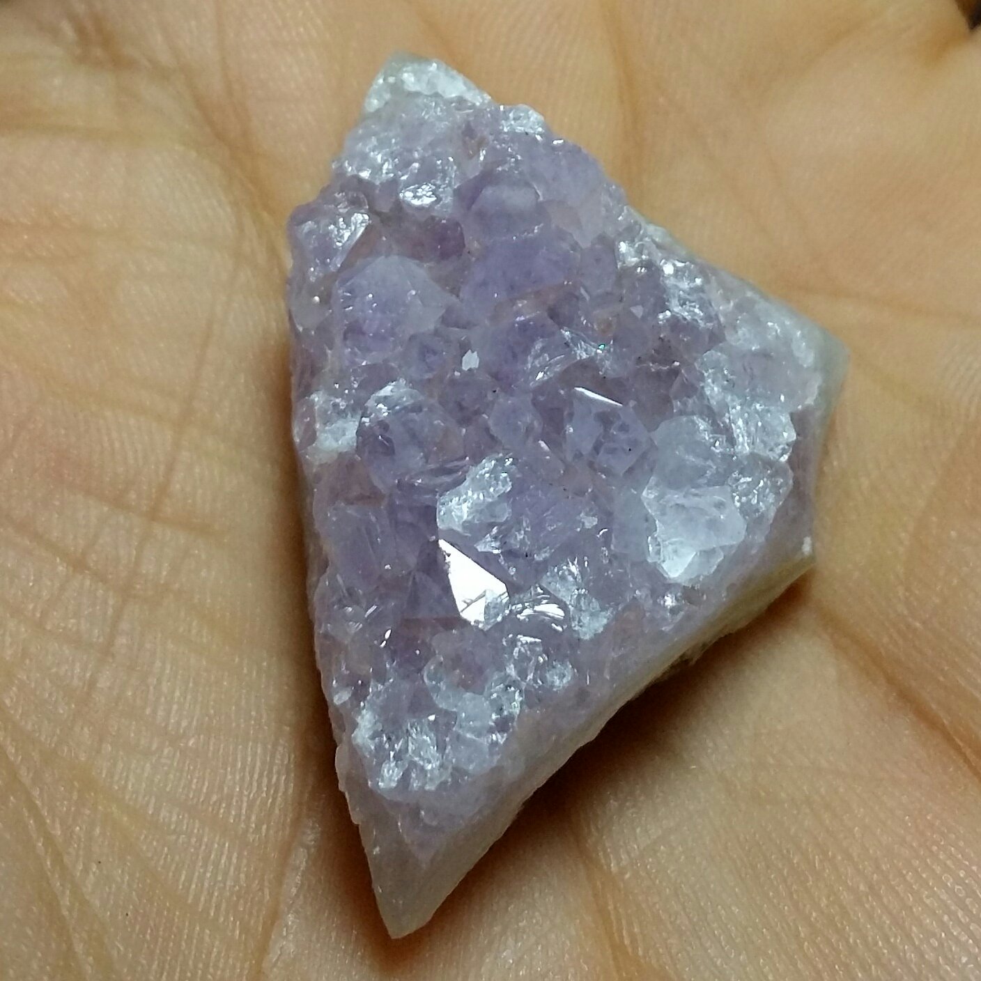 سنگ راف حبه آمتیس پر رنگ بسیار زیبا دیدنی کاملا طبیعی شاهکار خلقت خااااص
کد 8781