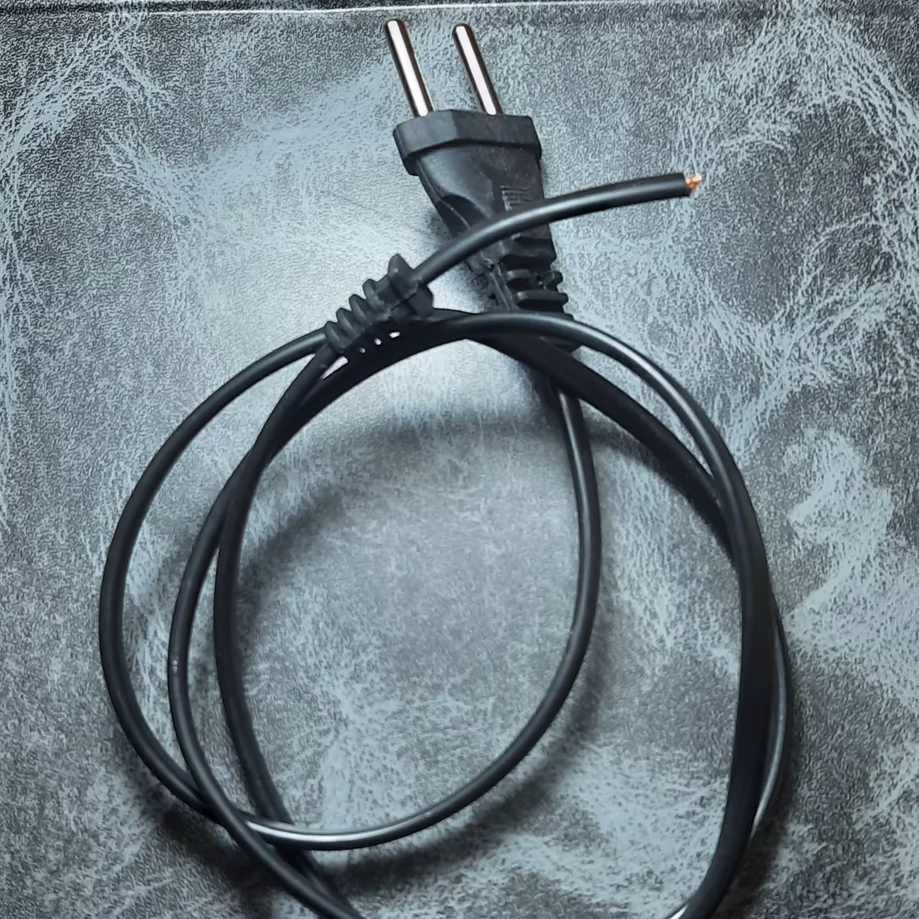 کابل برق تعمیری یک متری دوشاخ و قفلی سر سیم